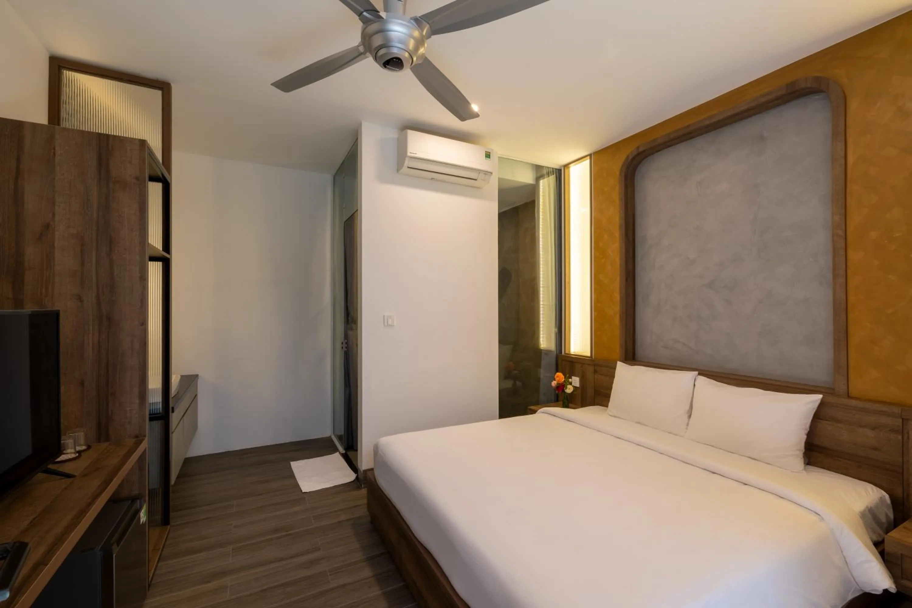 Communal lounge/ TV room, Bed in Moon Sun Boutique Villa Hotel