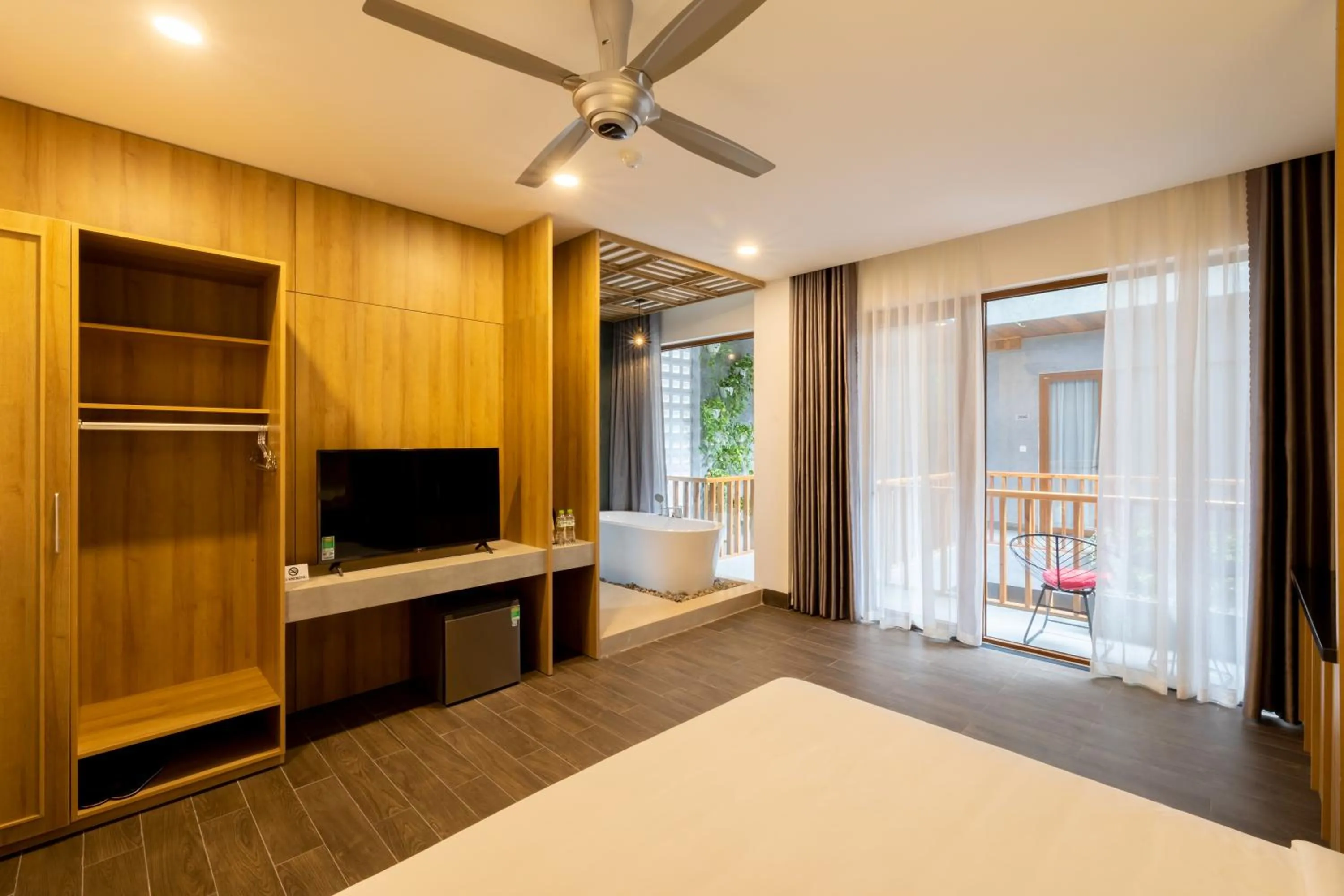 Communal lounge/ TV room, Bed in Moon Sun Boutique Villa Hotel