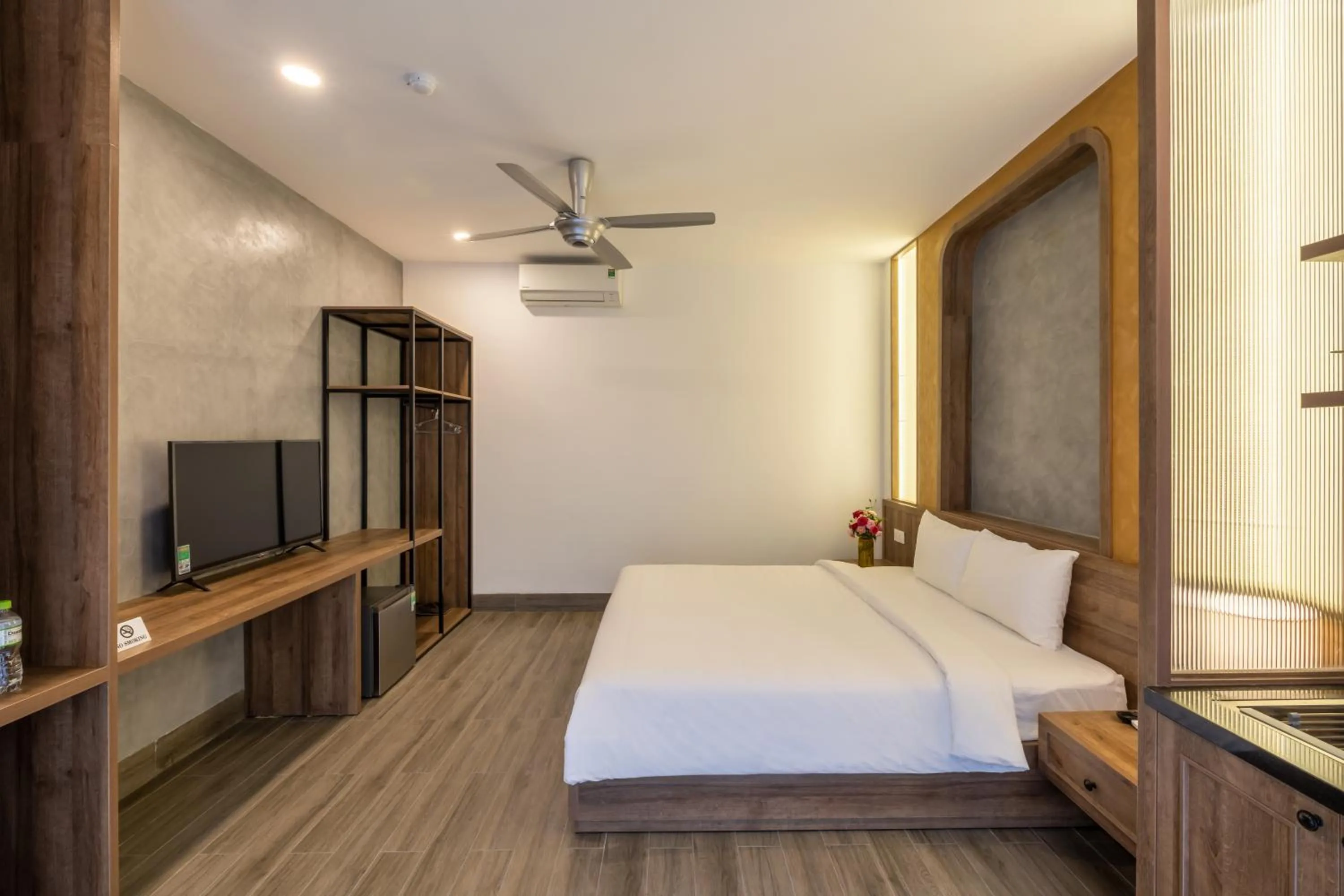 Communal lounge/ TV room, Bed in Moon Sun Boutique Villa Hotel