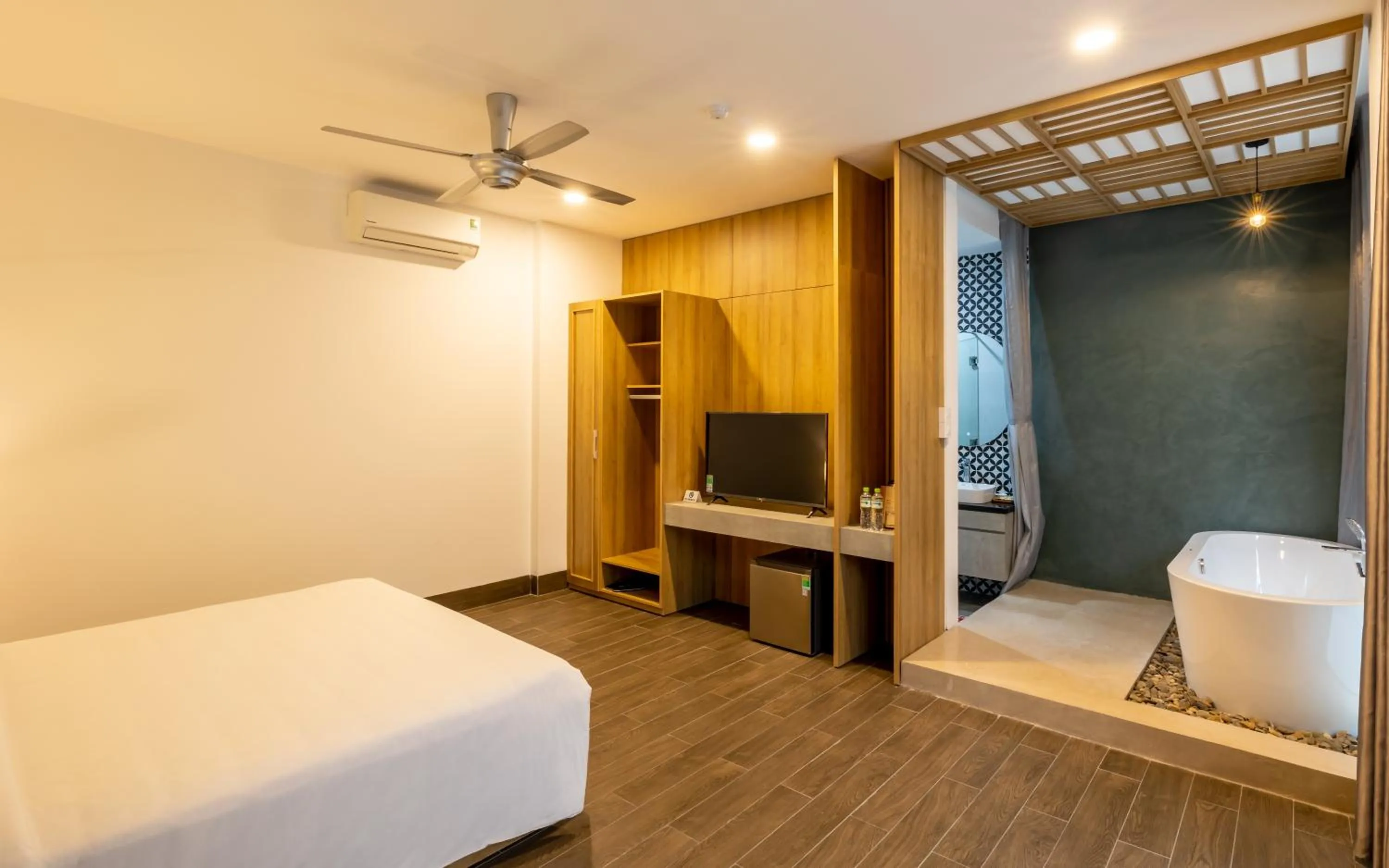 Communal lounge/ TV room, Bed in Moon Sun Boutique Villa Hotel