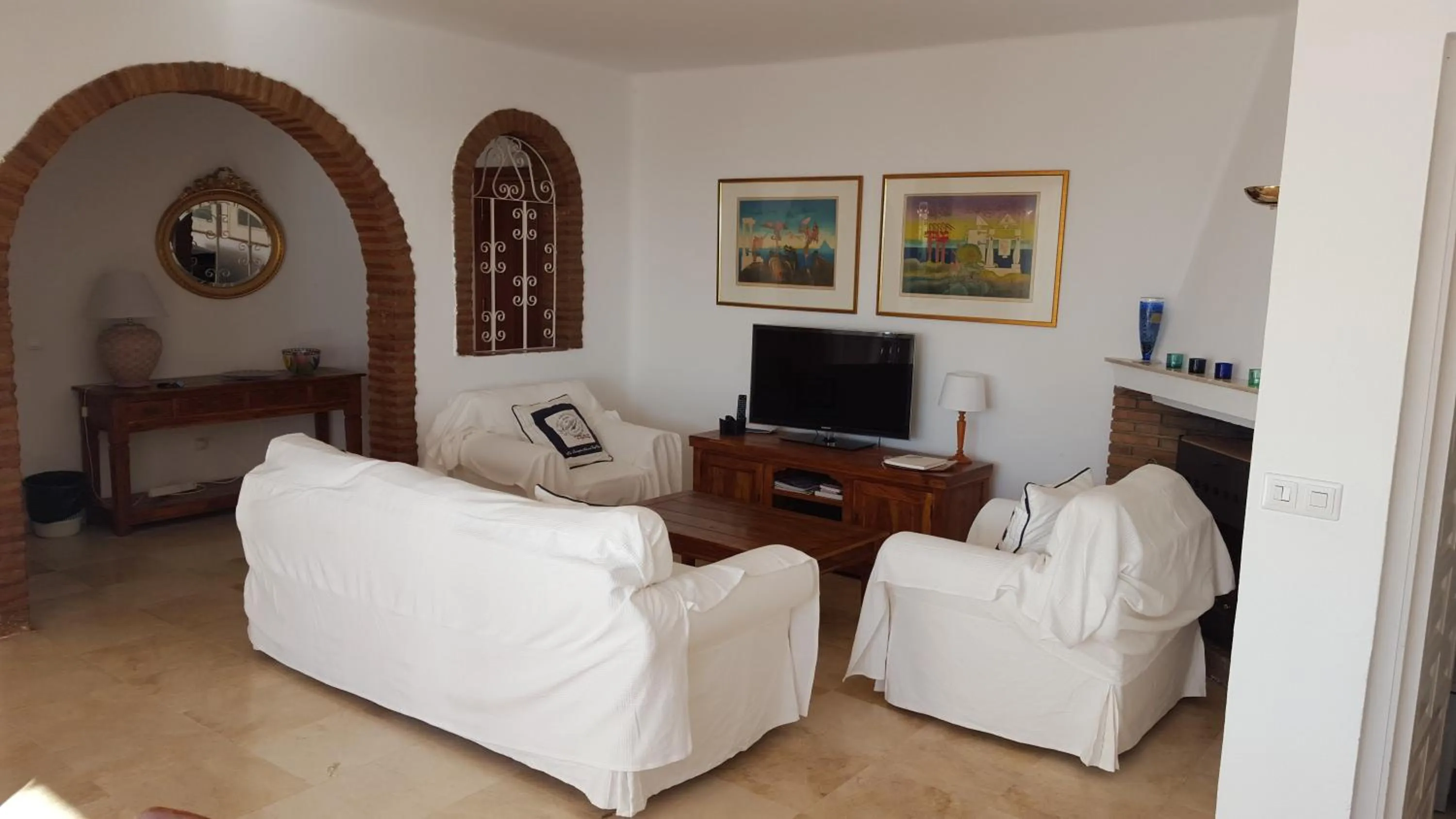 Decorative detail in El Capistrano Sur