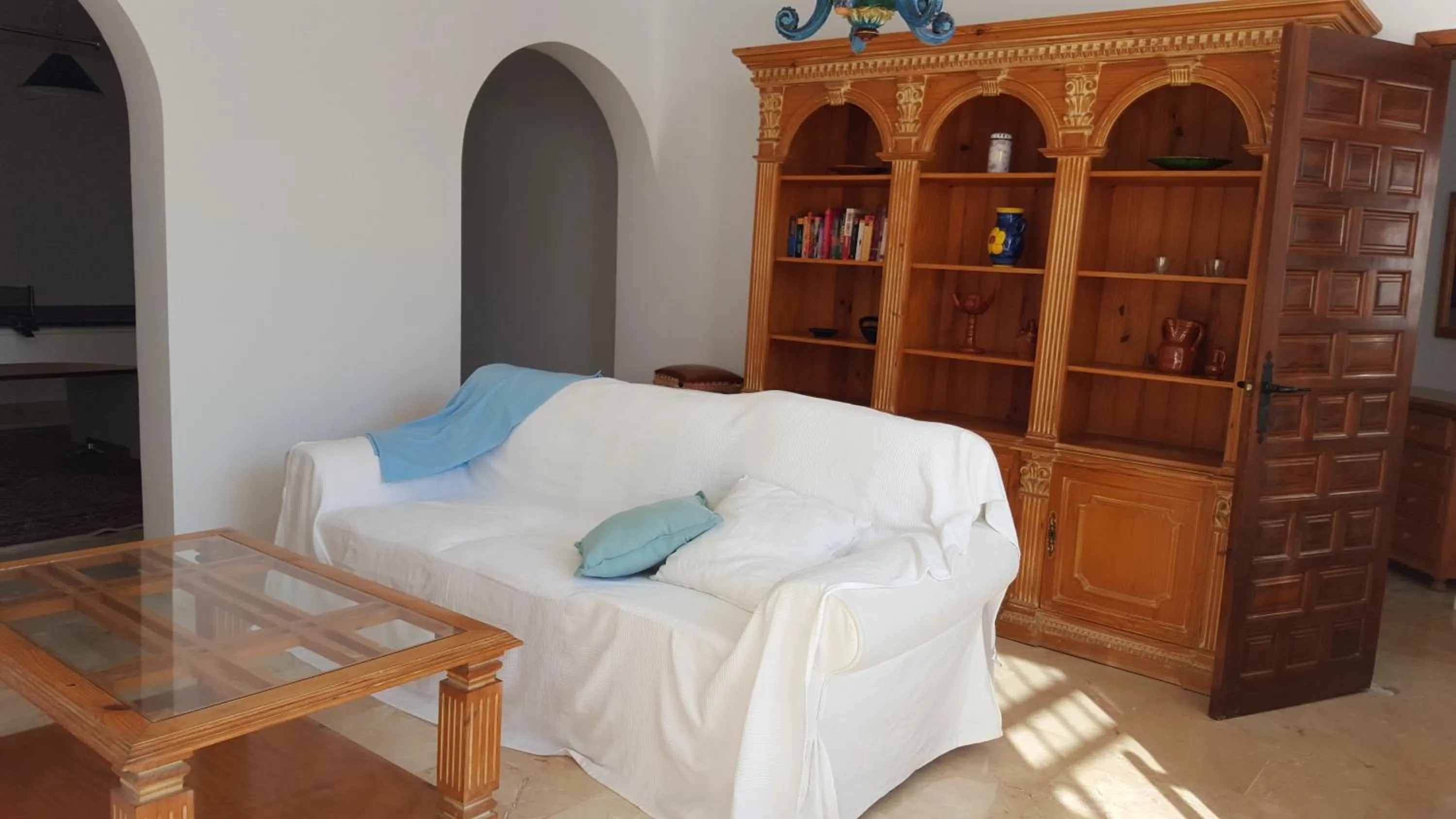 Decorative detail in El Capistrano Sur