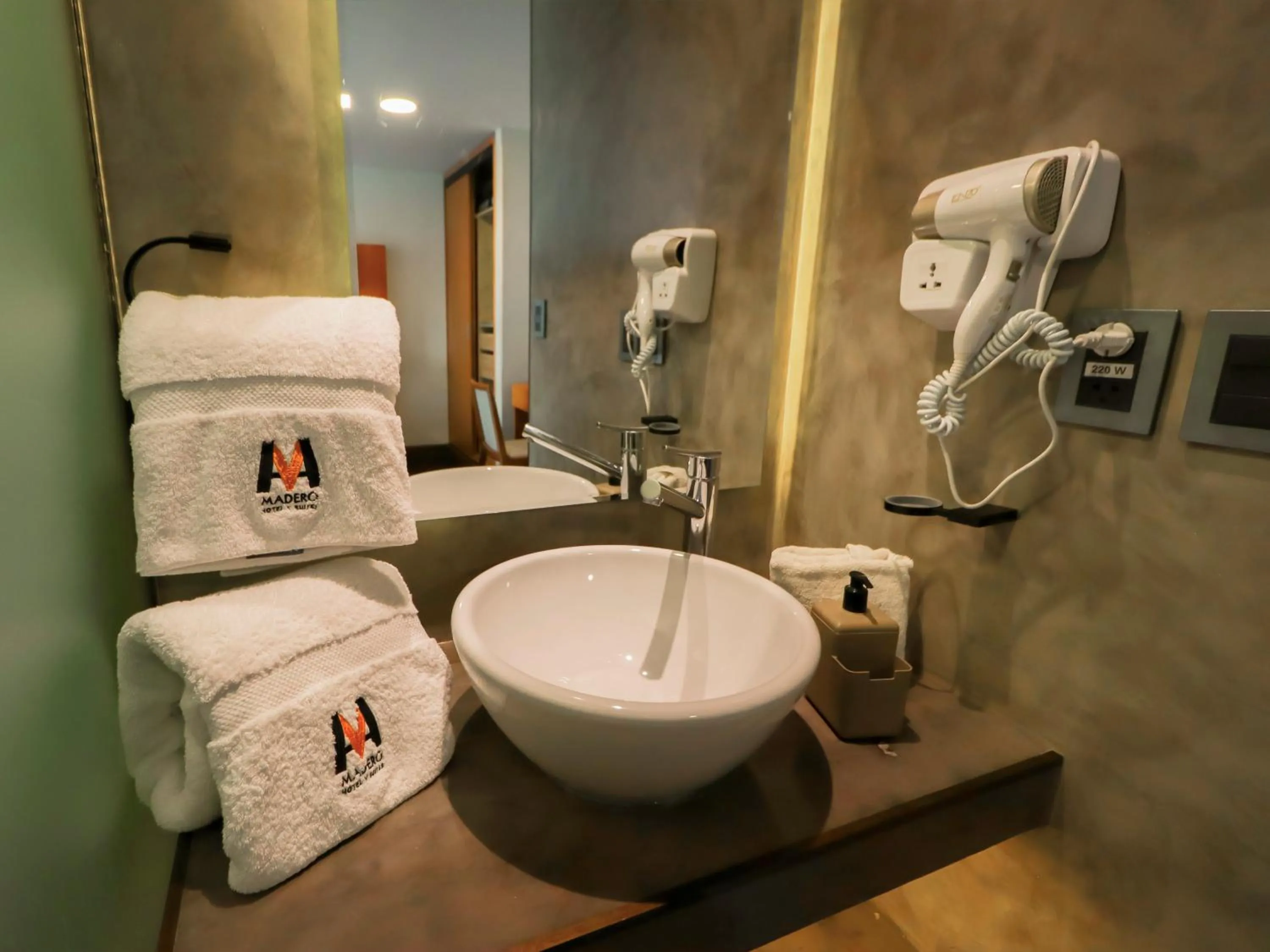 Toilet in Madero Hotel & Suites