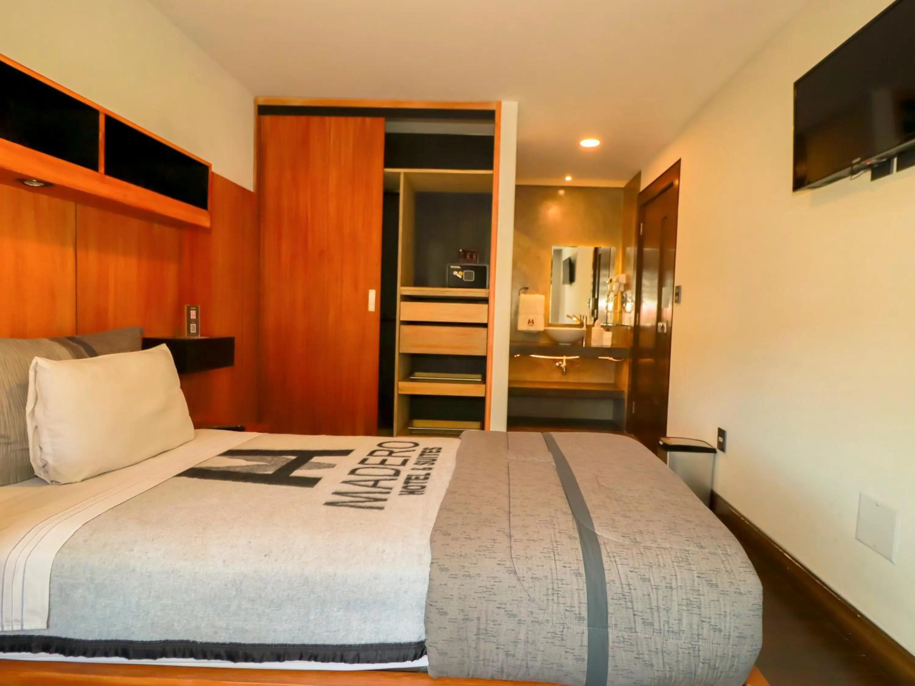 Bedroom, Bed in Madero Hotel & Suites
