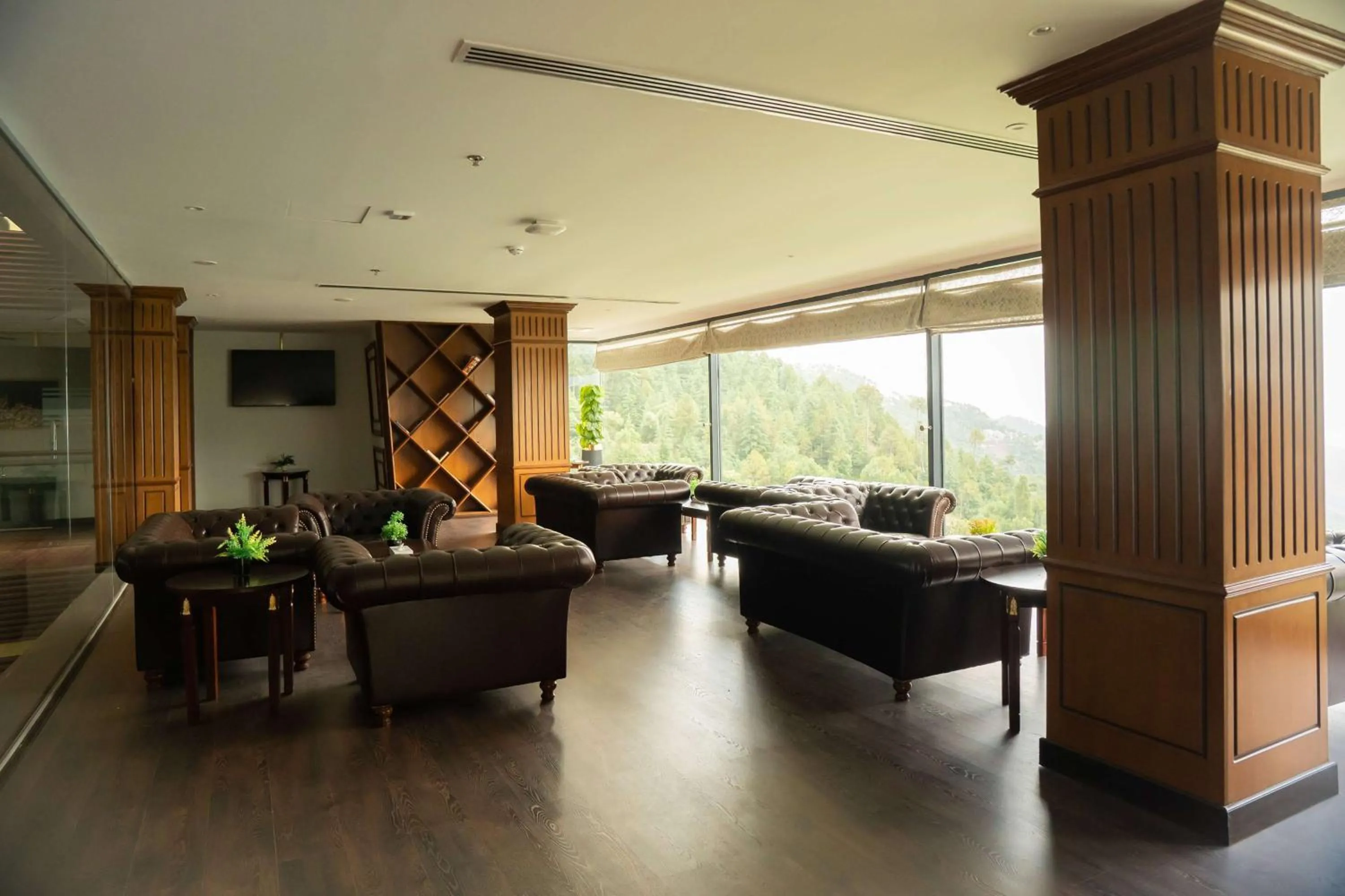 Lounge or bar in Ramada by Wyndham Murree Lower Topa Resort