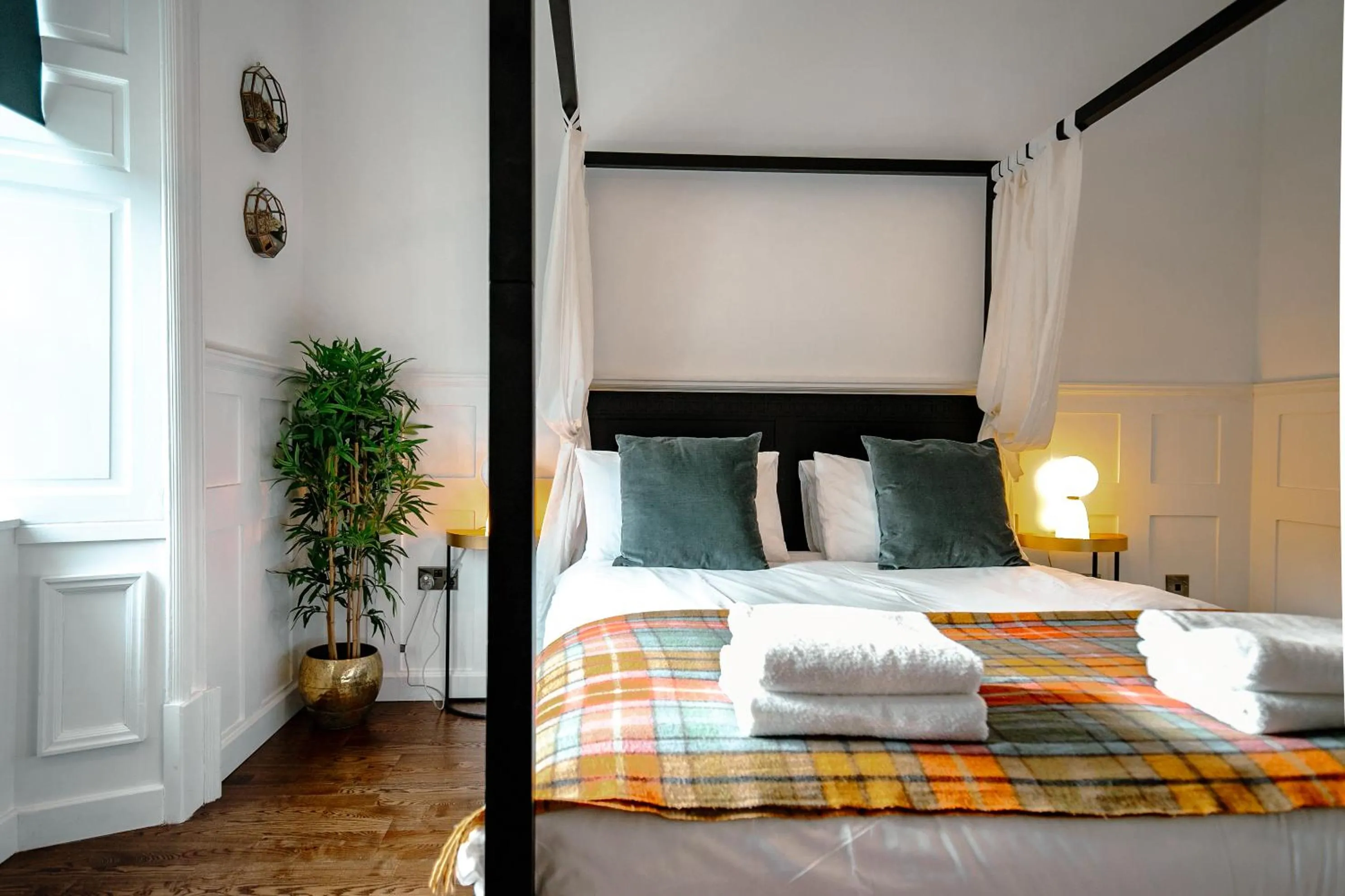 Bedroom, Bed in Slateford House 1770 Luxury Aparthotel by The House of Danu