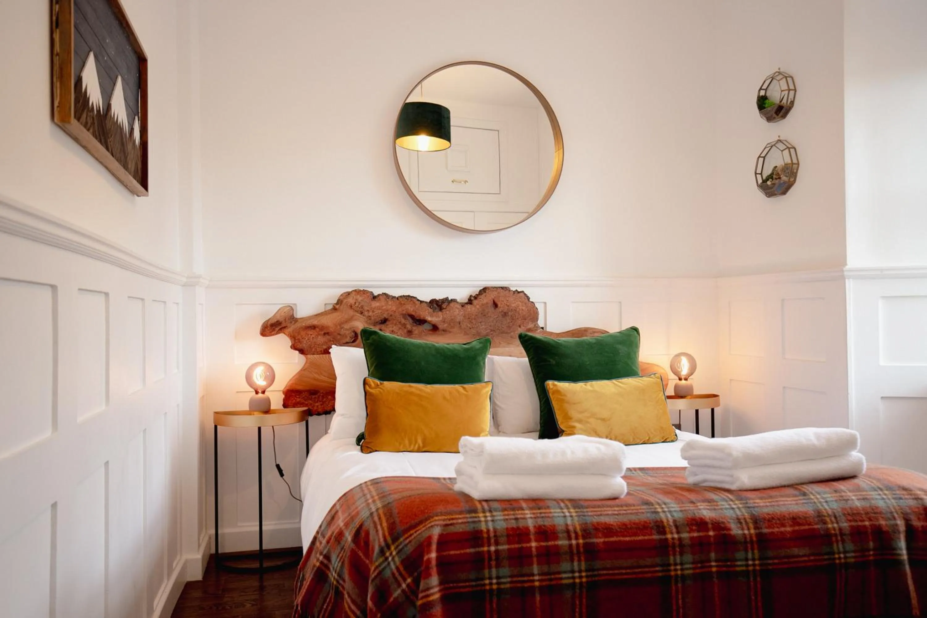 Bed in Slateford House 1770 Luxury Aparthotel by The House of Danu