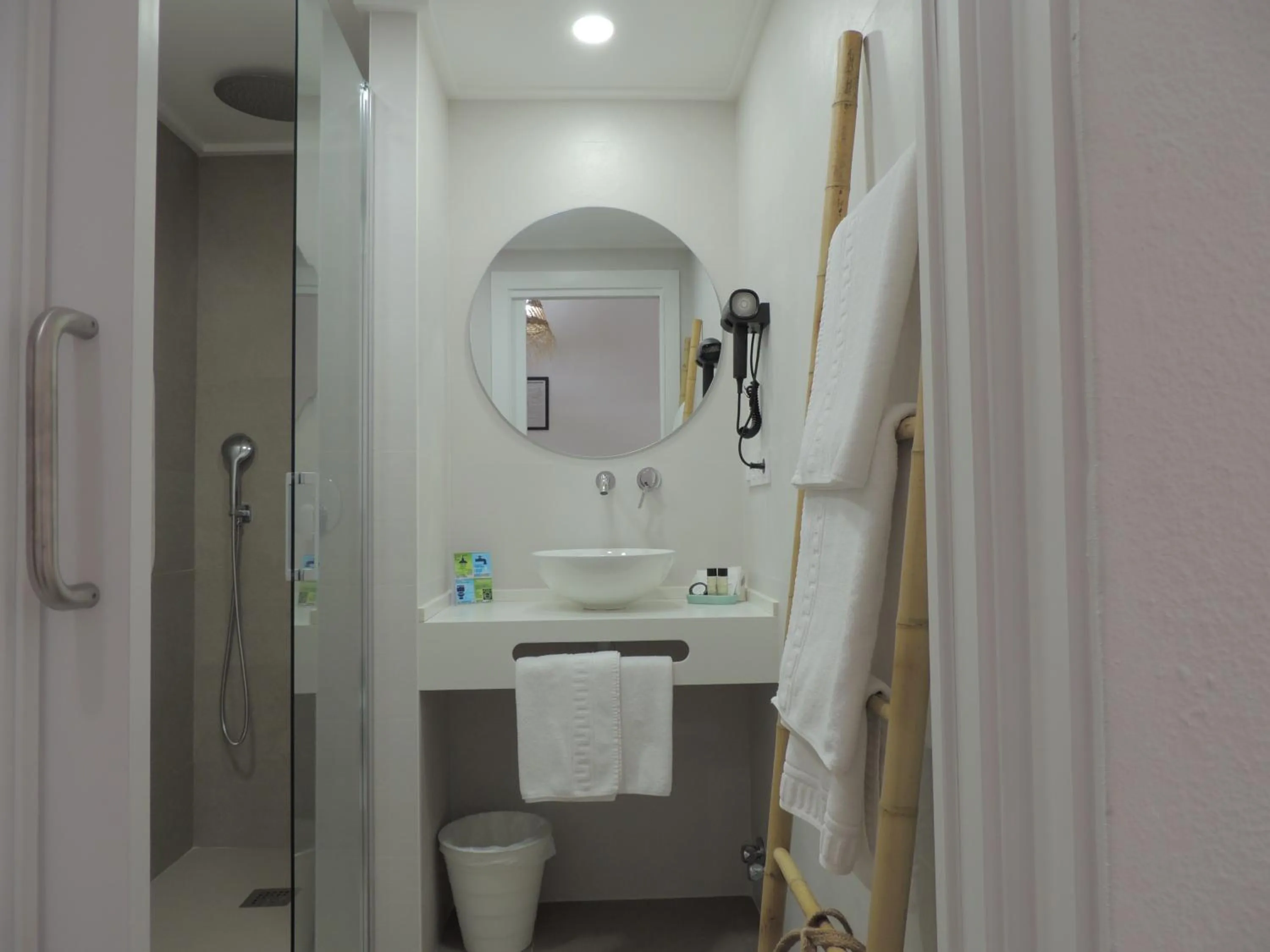 Shower in LOS NAREJOS Hotel