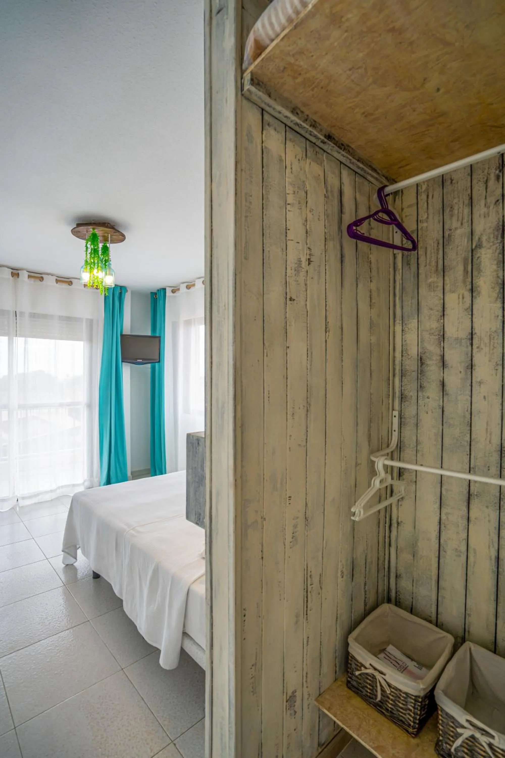 TV and multimedia, Bed in LOS NAREJOS Hotel