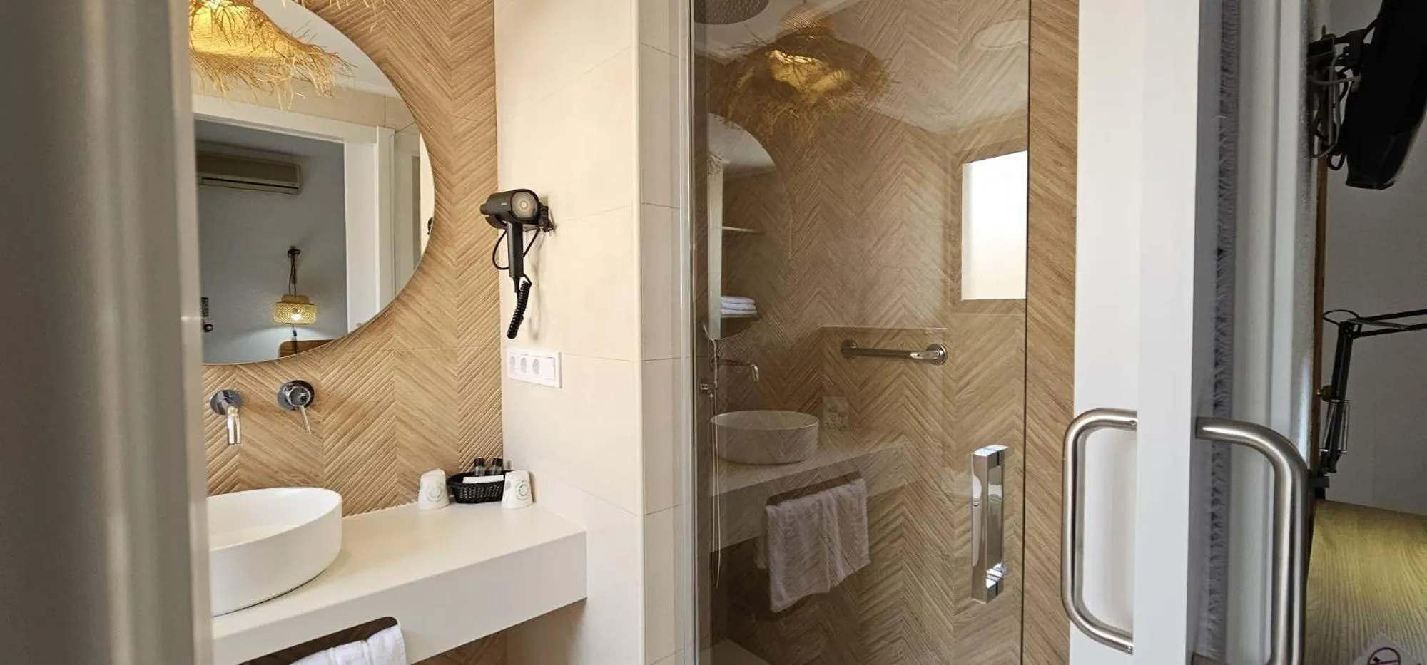 Shower in LOS NAREJOS Hotel