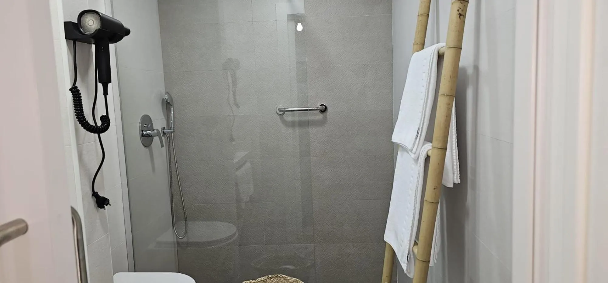 Shower in LOS NAREJOS Hotel
