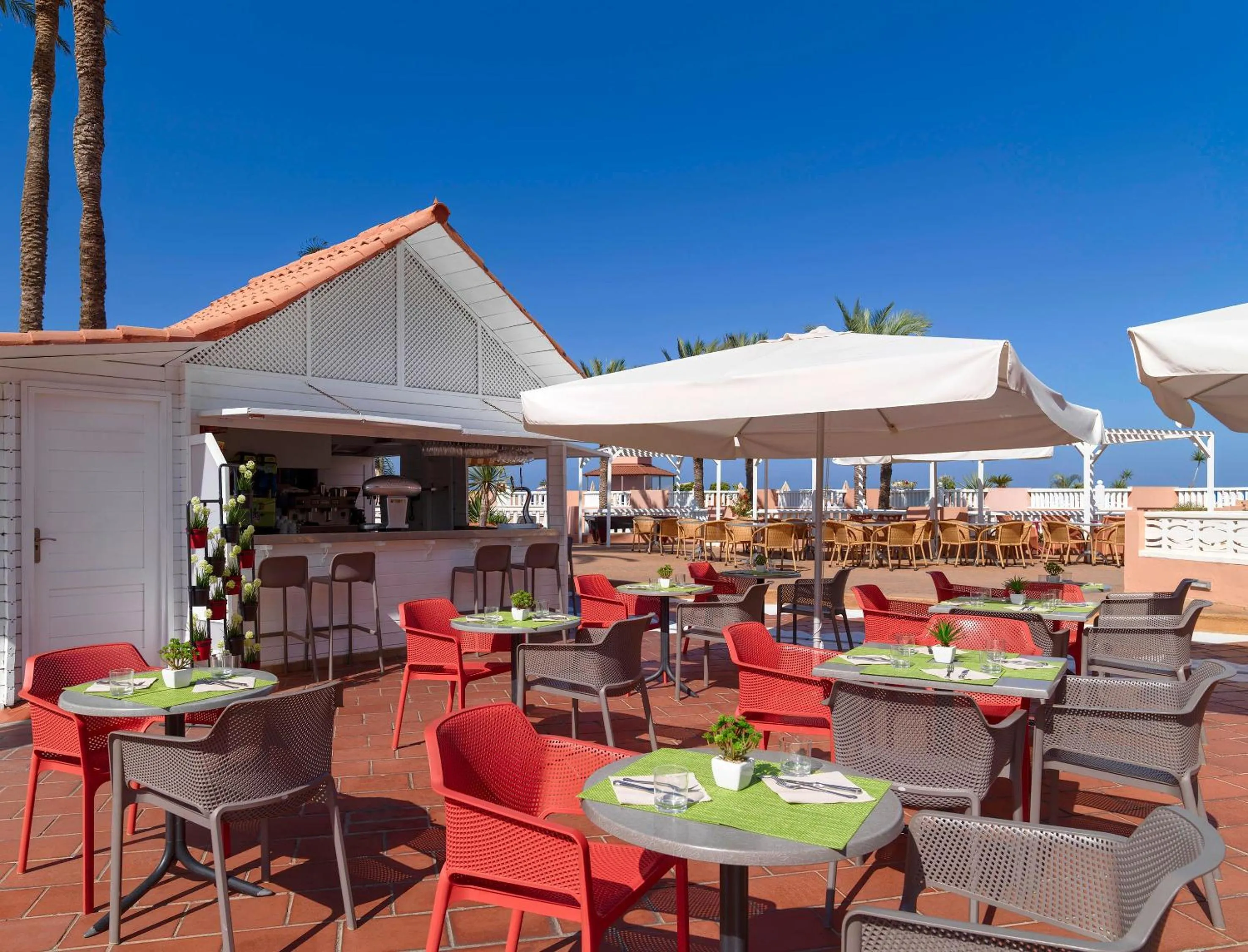 Property building in Sol Sun Beach Apartamentos