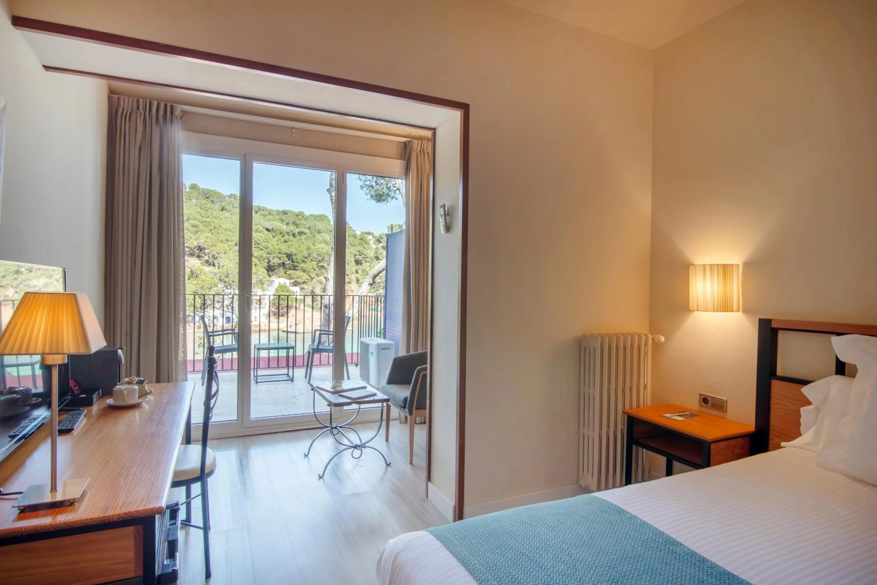 Photo of the whole room, Bed in Hotel Hostalillo by Escampa Hotels