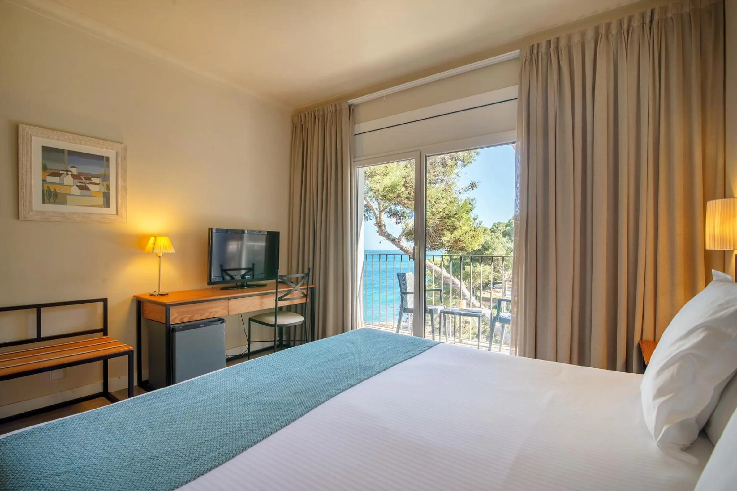 Photo of the whole room, Bed in Hotel Hostalillo by Escampa Hotels