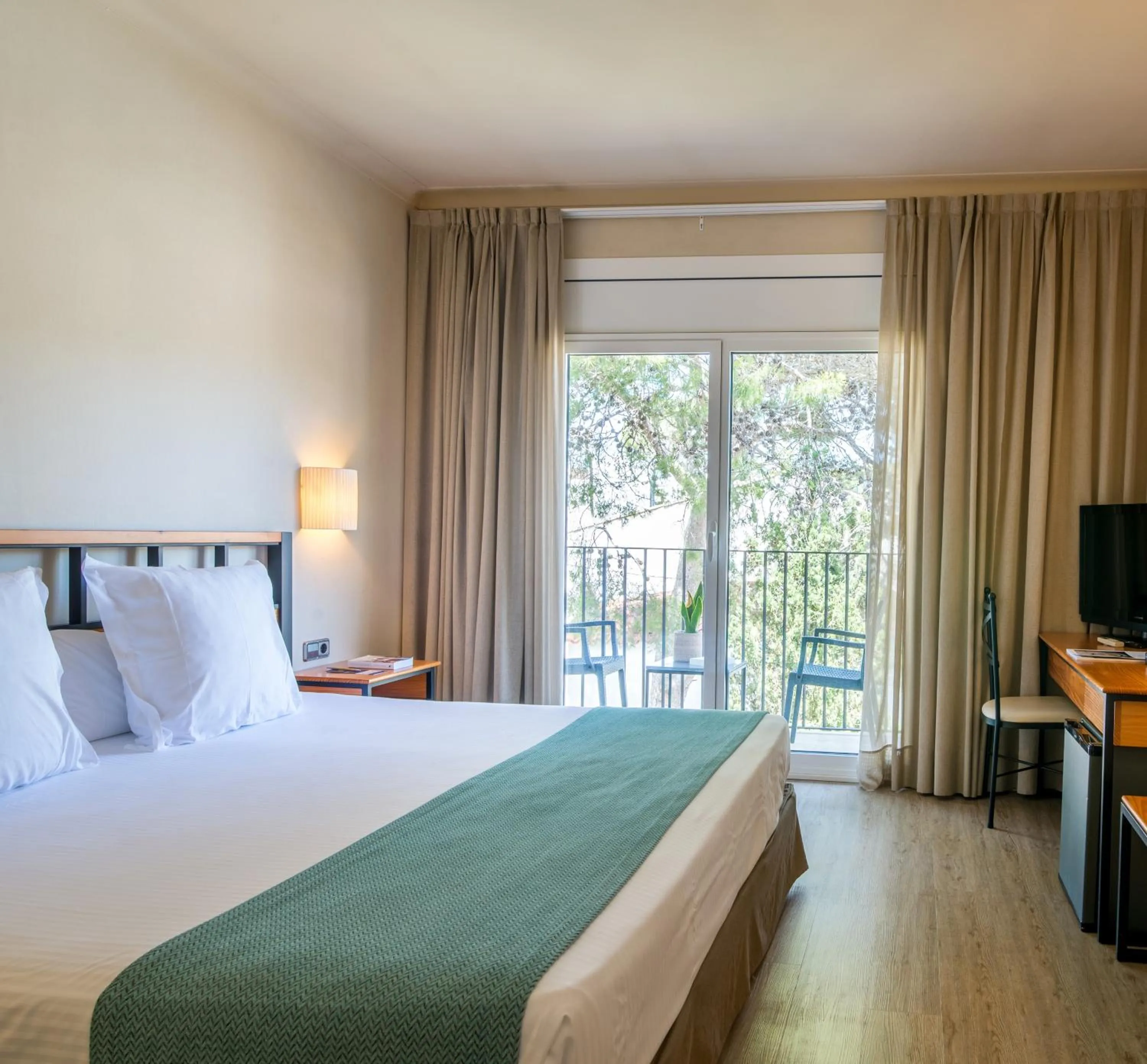 Bedroom, Bed in Hotel Hostalillo by Escampa Hotels