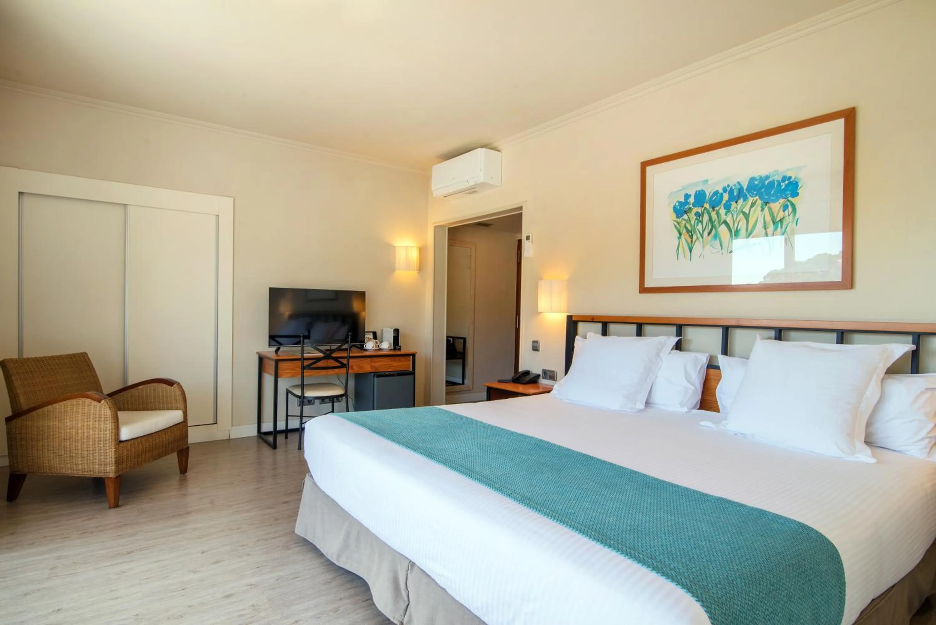 Bedroom, Bed in Hotel Hostalillo by Escampa Hotels