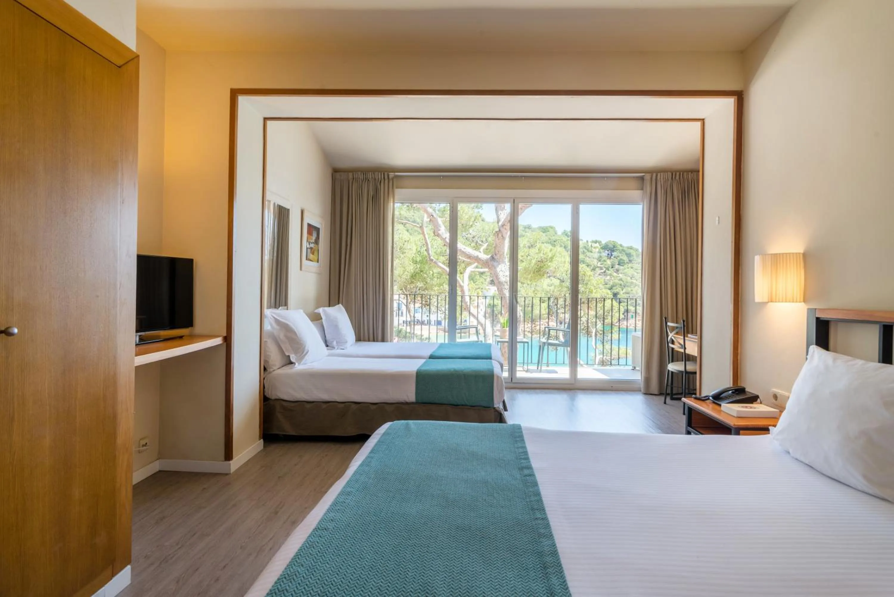 Photo of the whole room, Bed in Hotel Hostalillo by Escampa Hotels