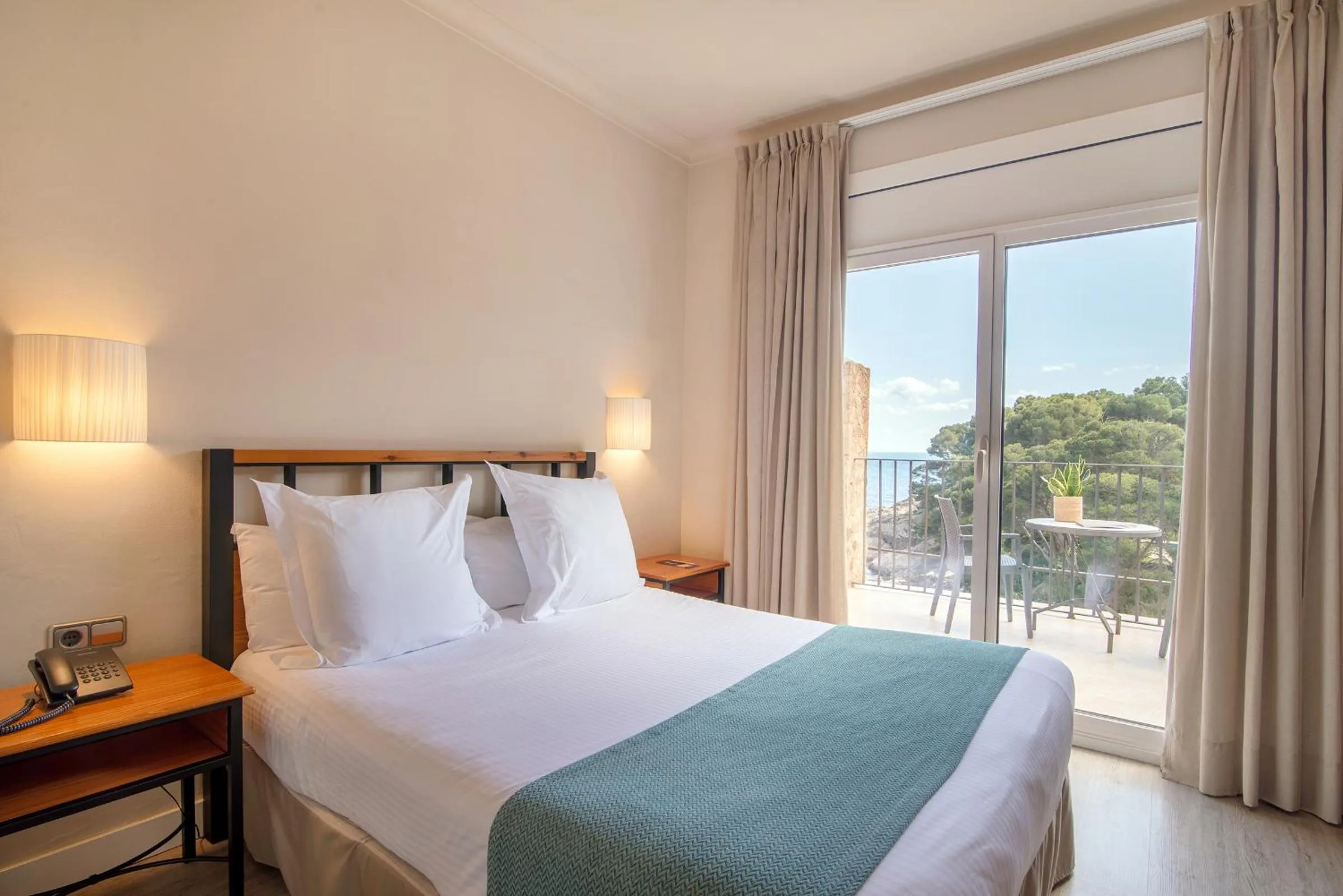 Bedroom, Bed in Hotel Hostalillo by Escampa Hotels