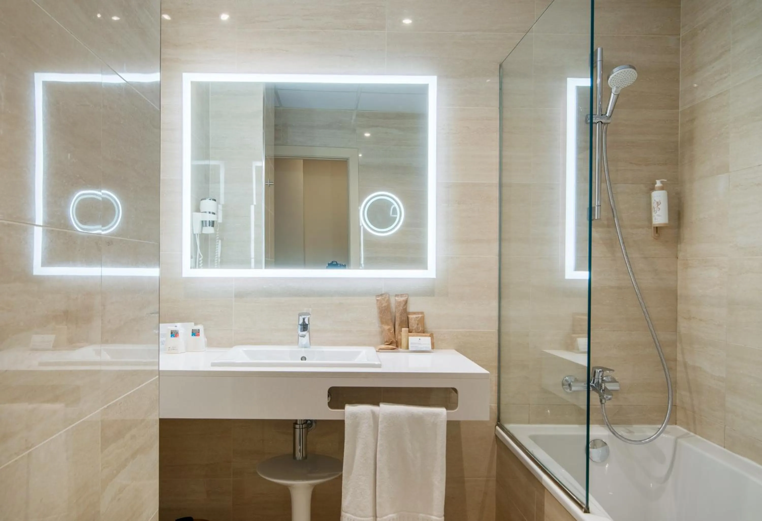 Bathroom in Hotel Hostalillo by Escampa Hotels