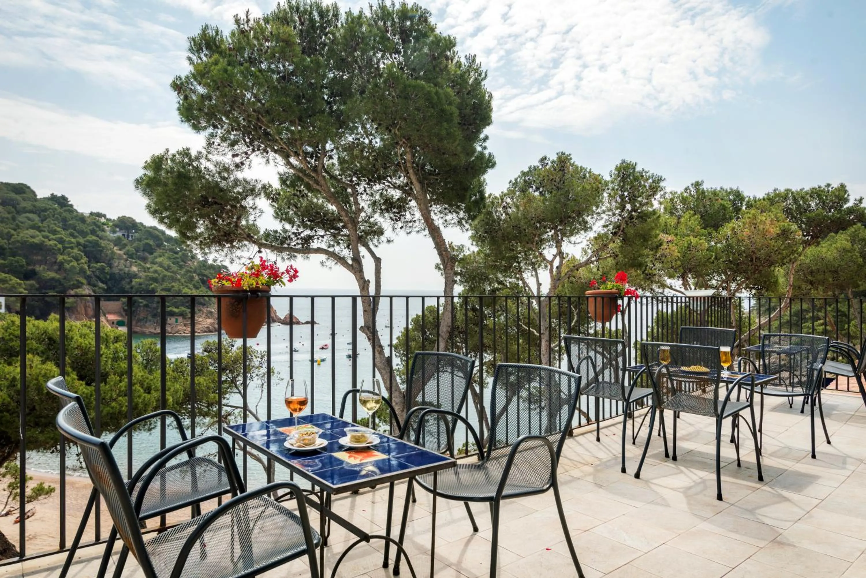 Lounge or bar in Hotel Hostalillo by Escampa Hotels