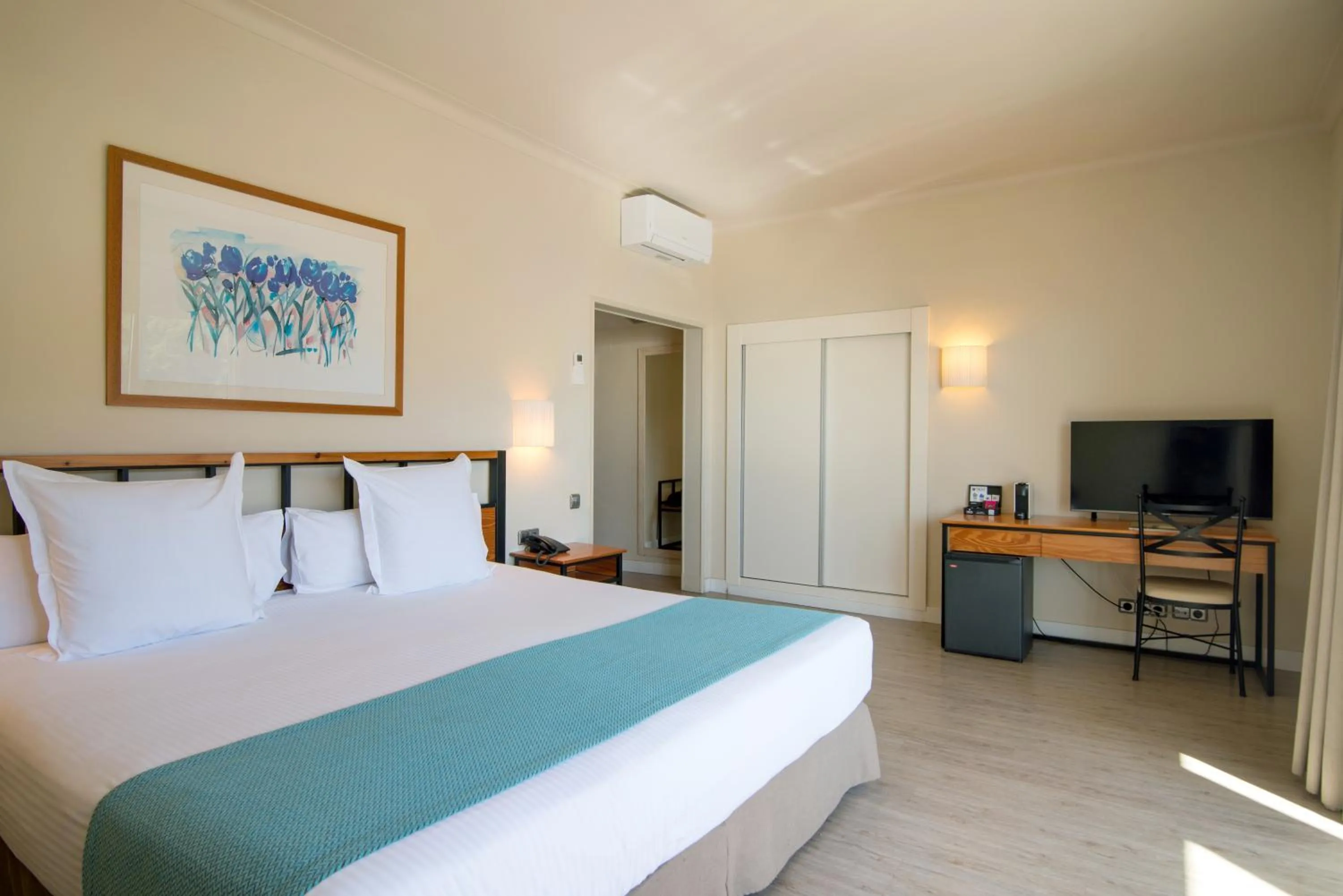 Photo of the whole room, Bed in Hotel Hostalillo by Escampa Hotels