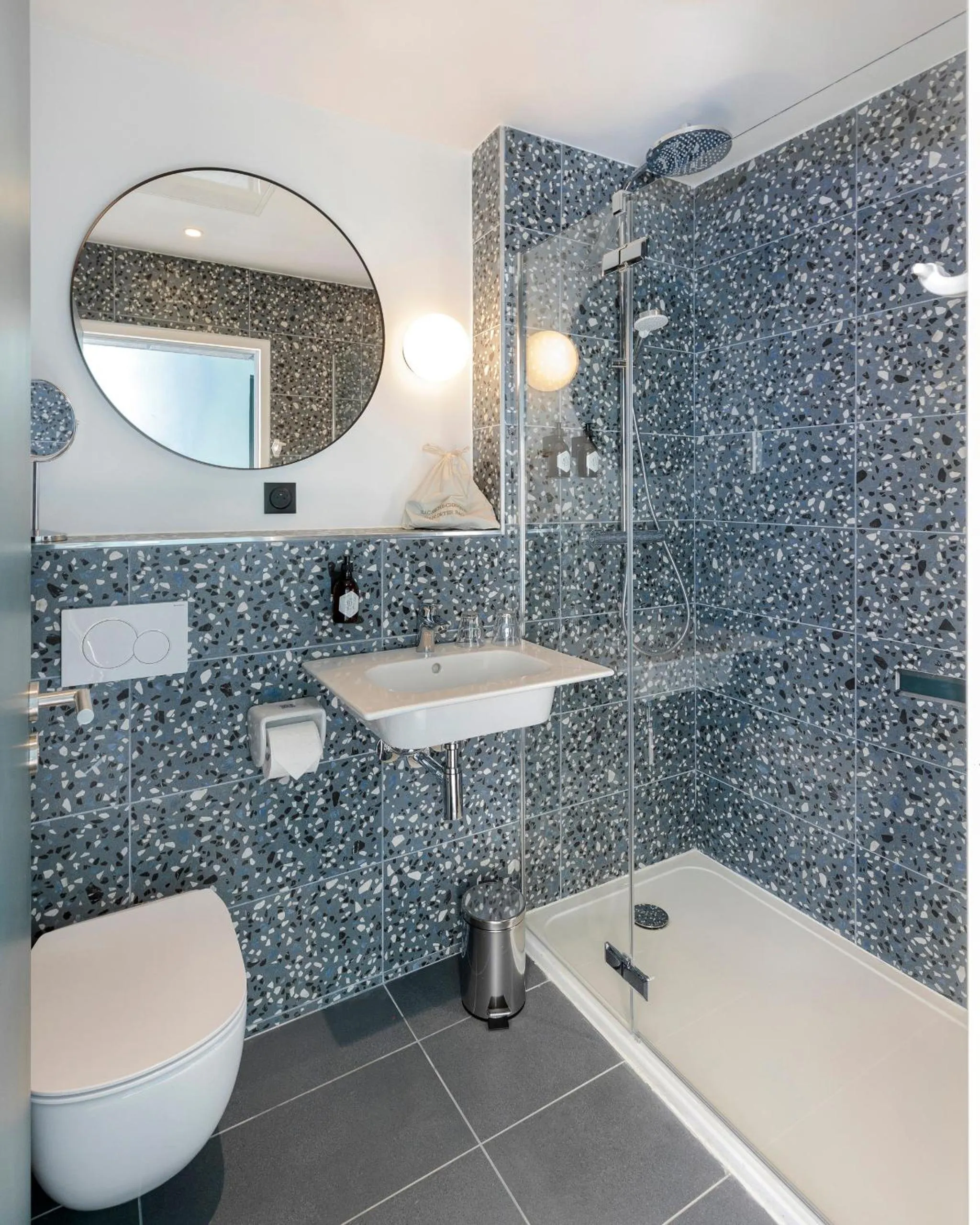 Bathroom in Gogaille - Corneille - Accès autonome