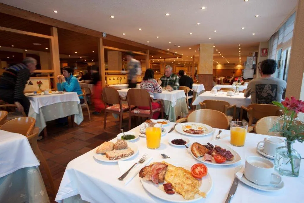 Restaurant/places to eat in Tuc Blanc