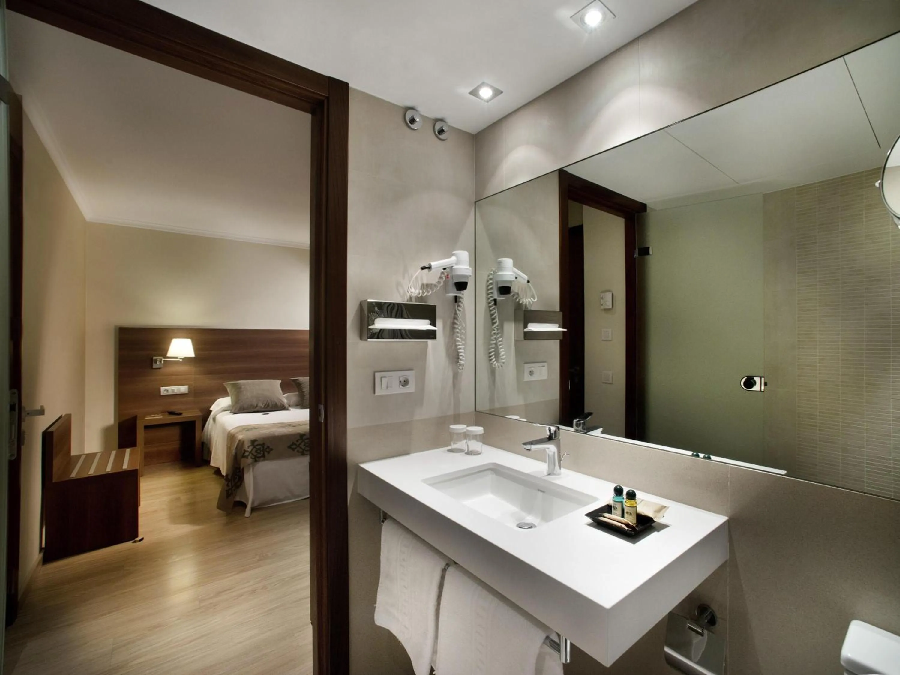 Bedroom, Bed in Ibis Styles Figueres Ronda