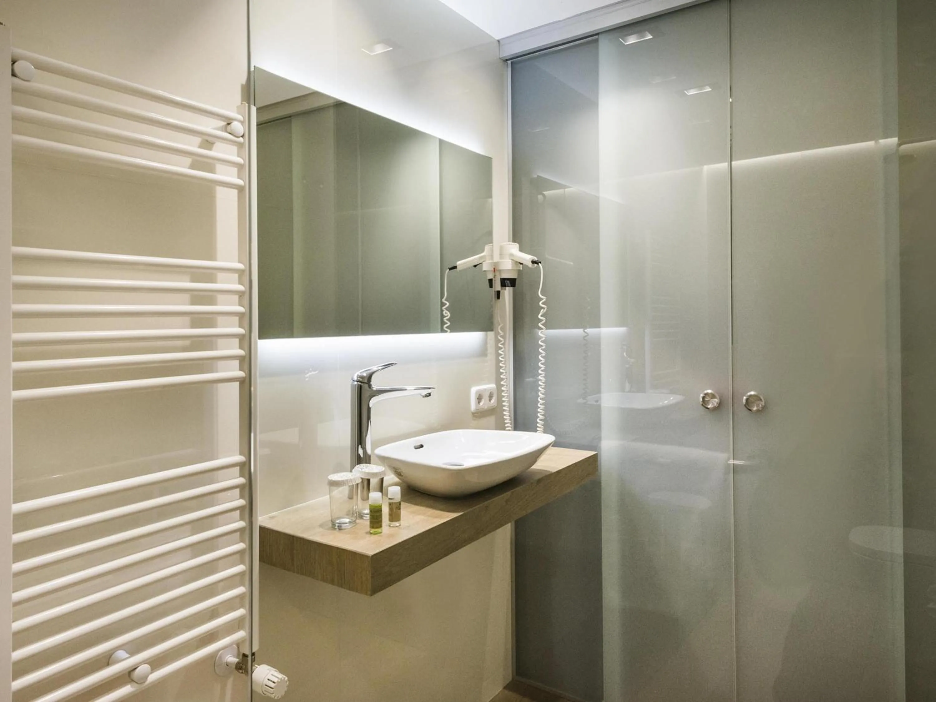 Bedroom in Ibis Styles Figueres Ronda