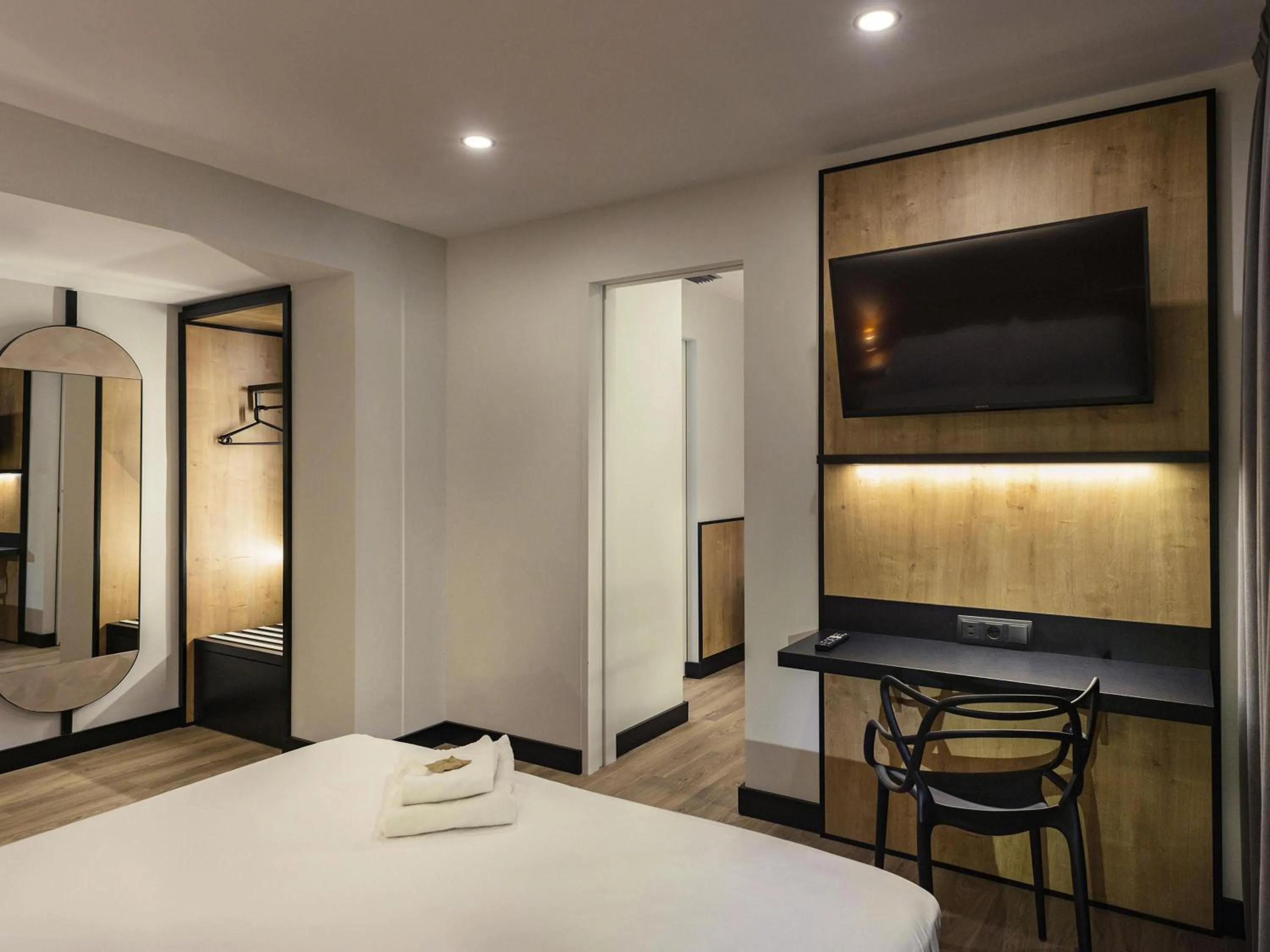 Bedroom, Bed in Ibis Styles Figueres Ronda