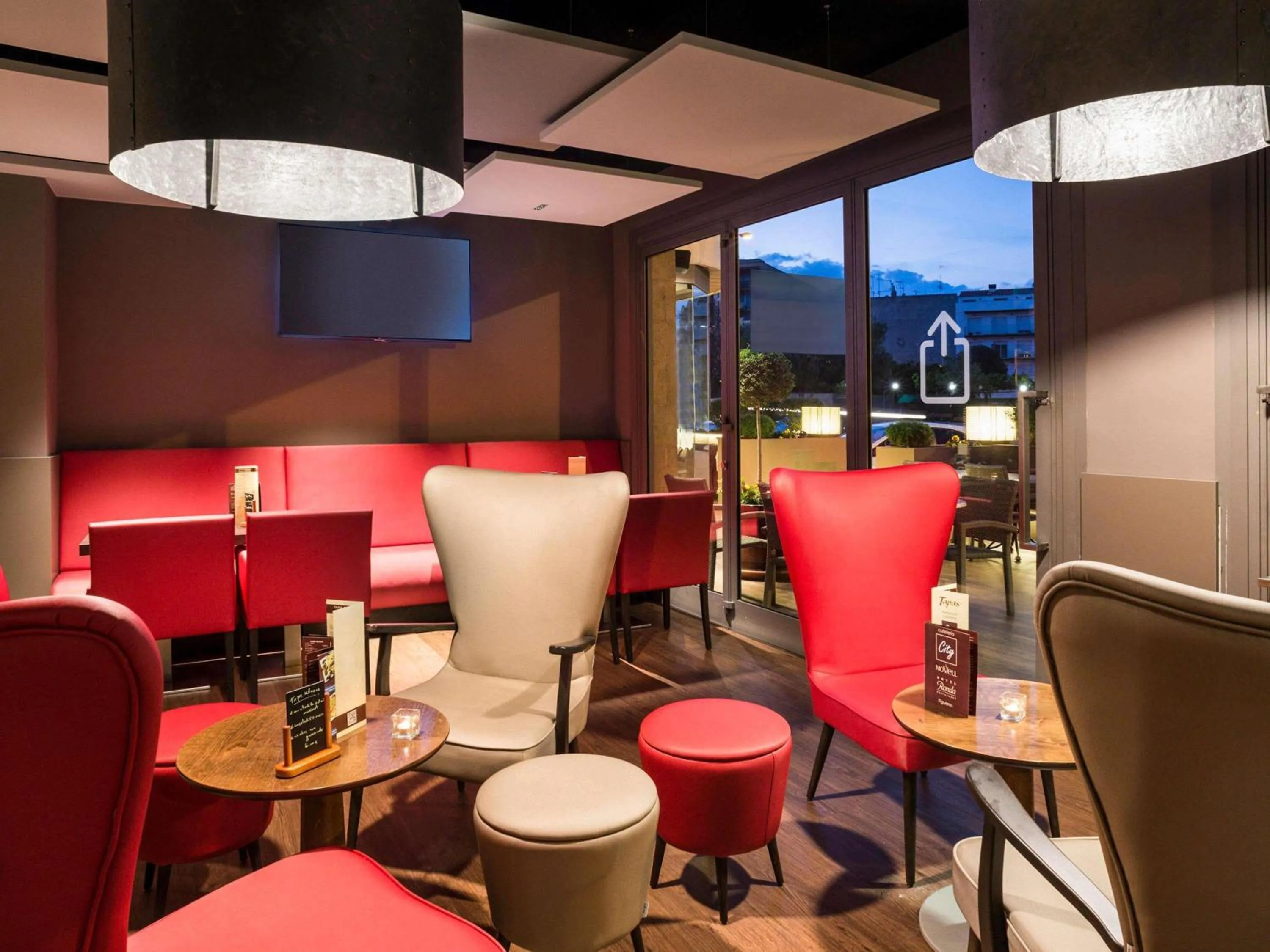 Lounge or bar in Ibis Styles Figueres Ronda