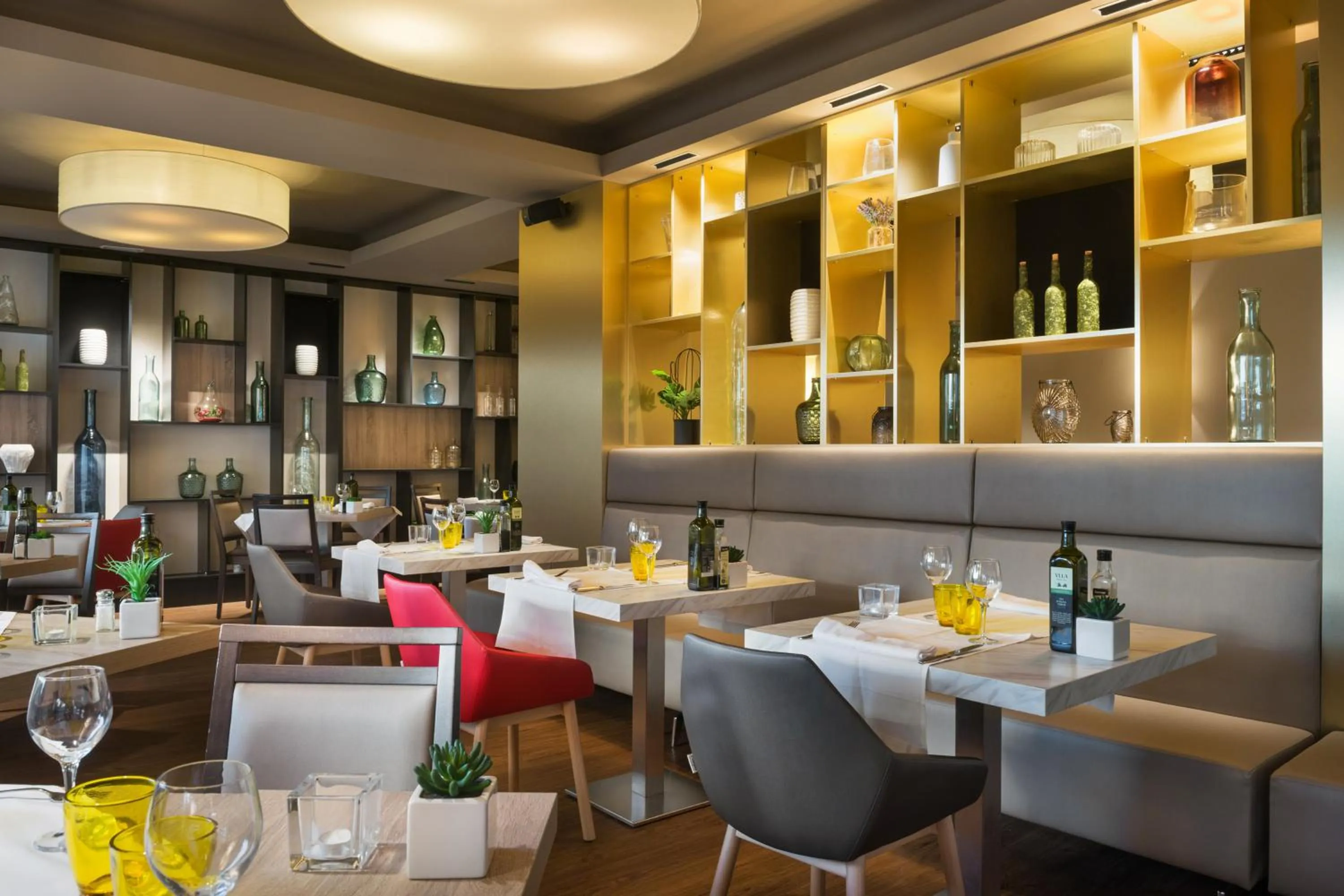 Restaurant/places to eat in Ibis Styles Figueres Ronda