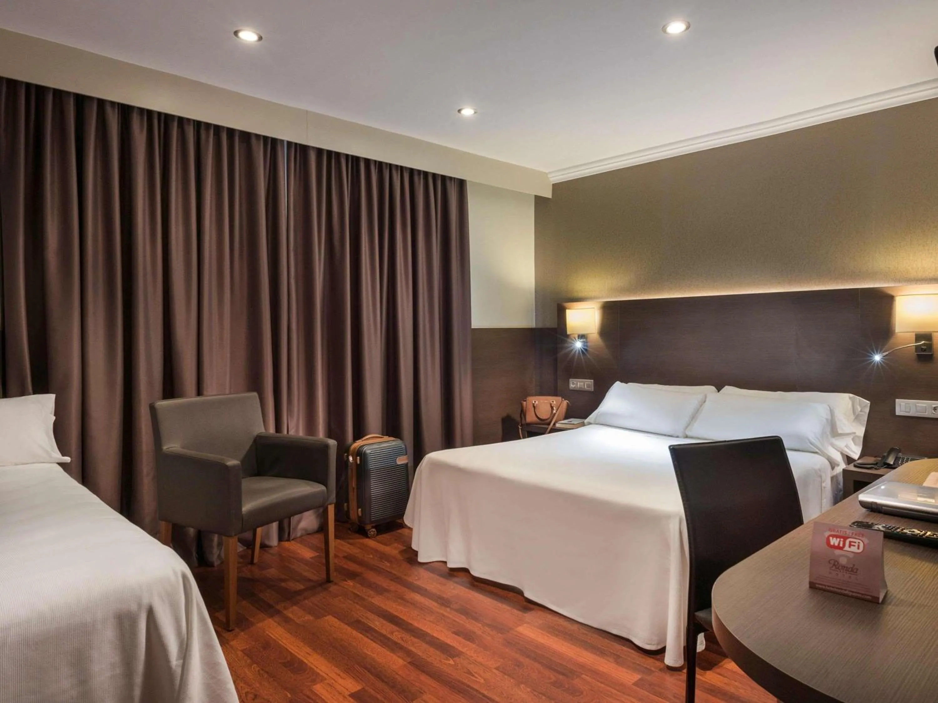 Bedroom, Bed in Ibis Styles Figueres Ronda