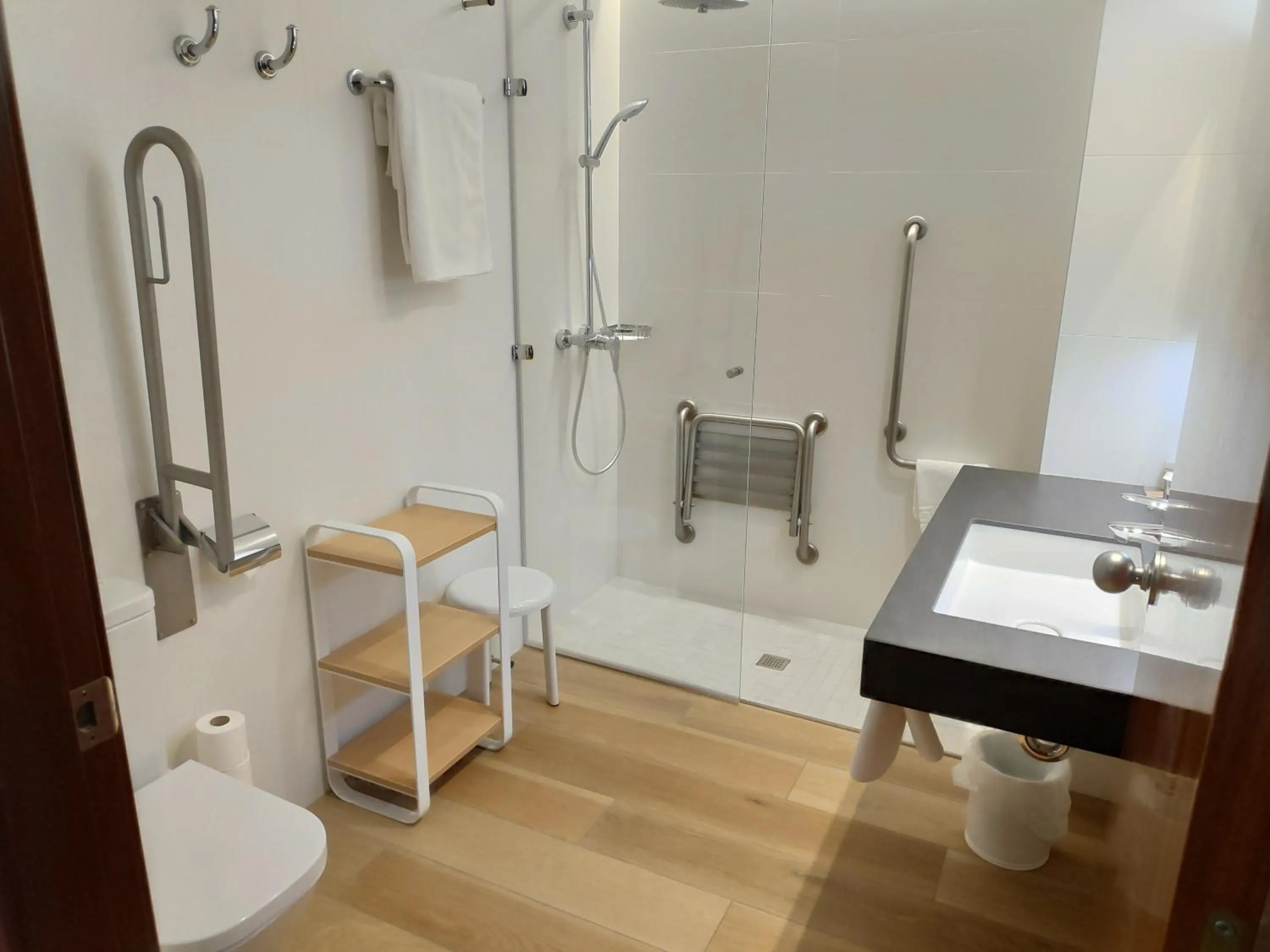 Bathroom in Ibis Styles Figueres Ronda