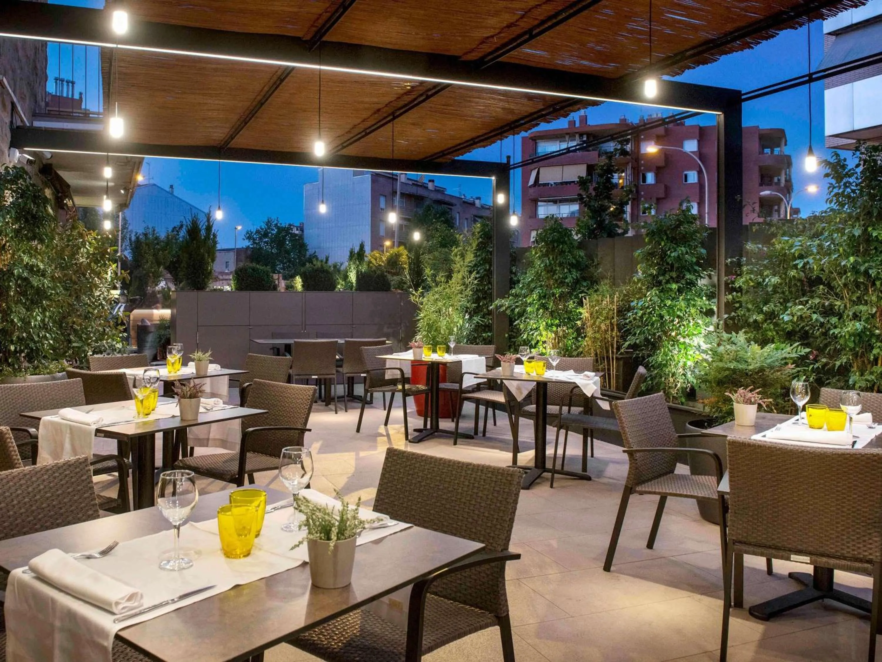 Restaurant/places to eat in Ibis Styles Figueres Ronda