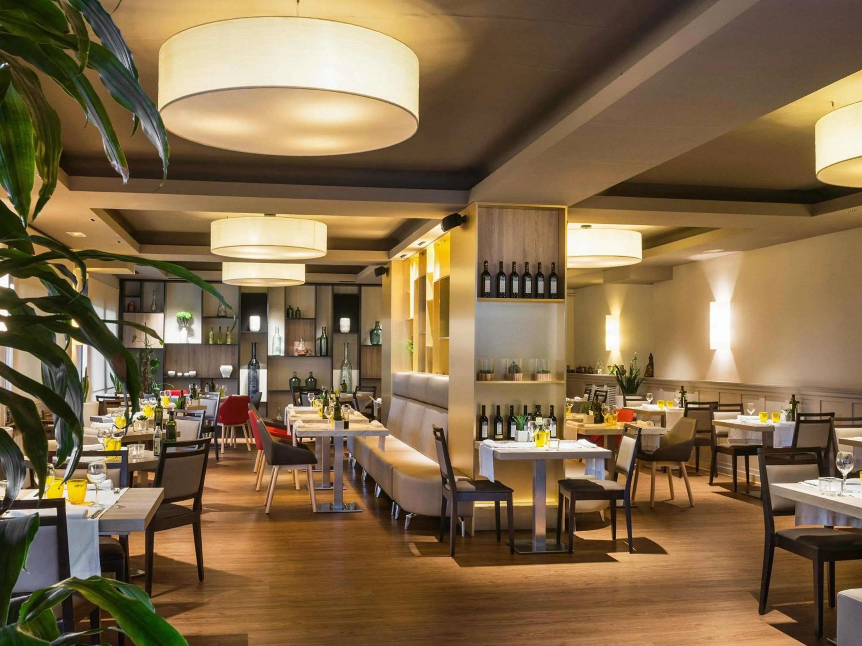 Restaurant/places to eat in Ibis Styles Figueres Ronda