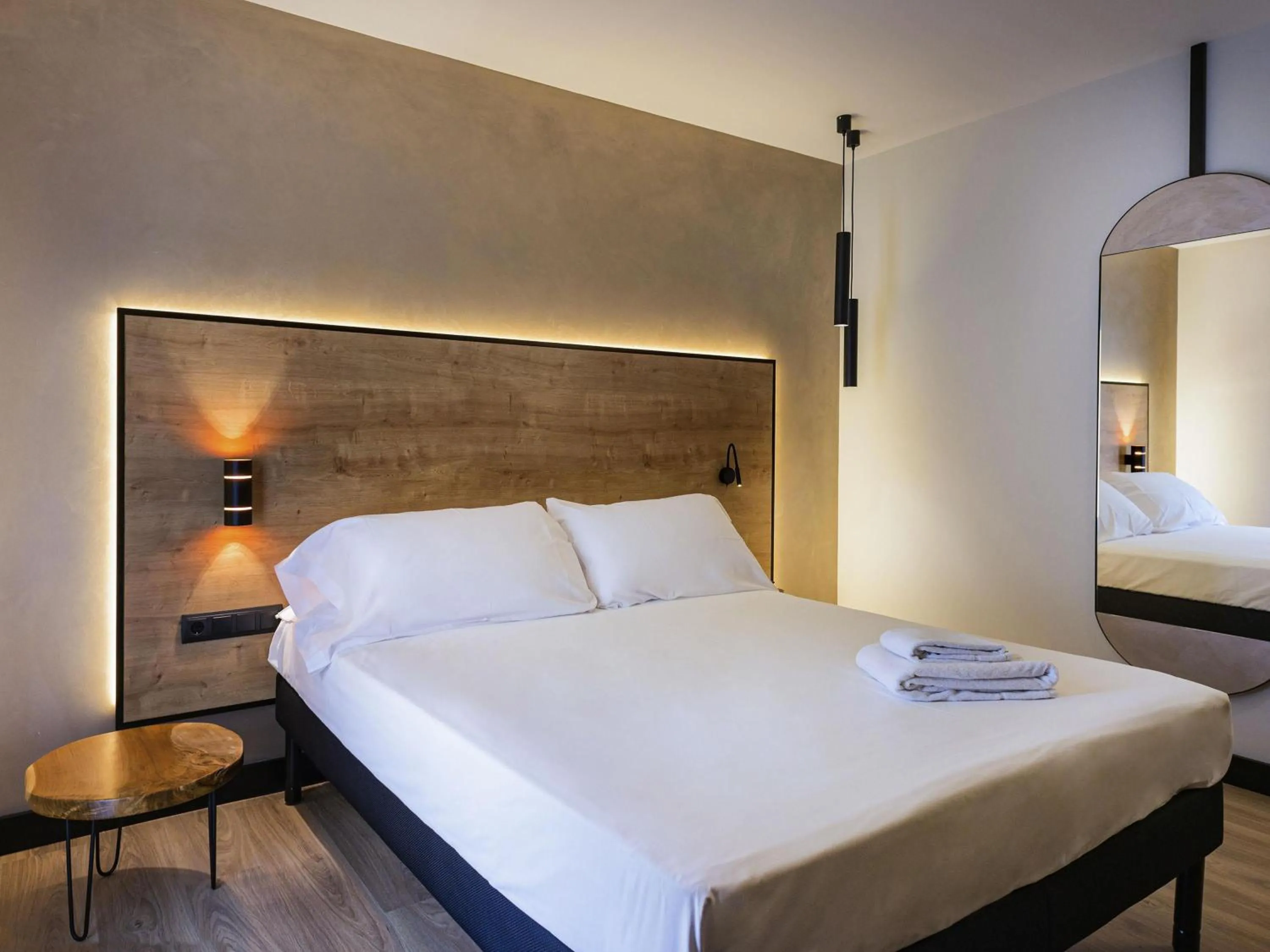 Property building, Bed in Ibis Styles Figueres Ronda