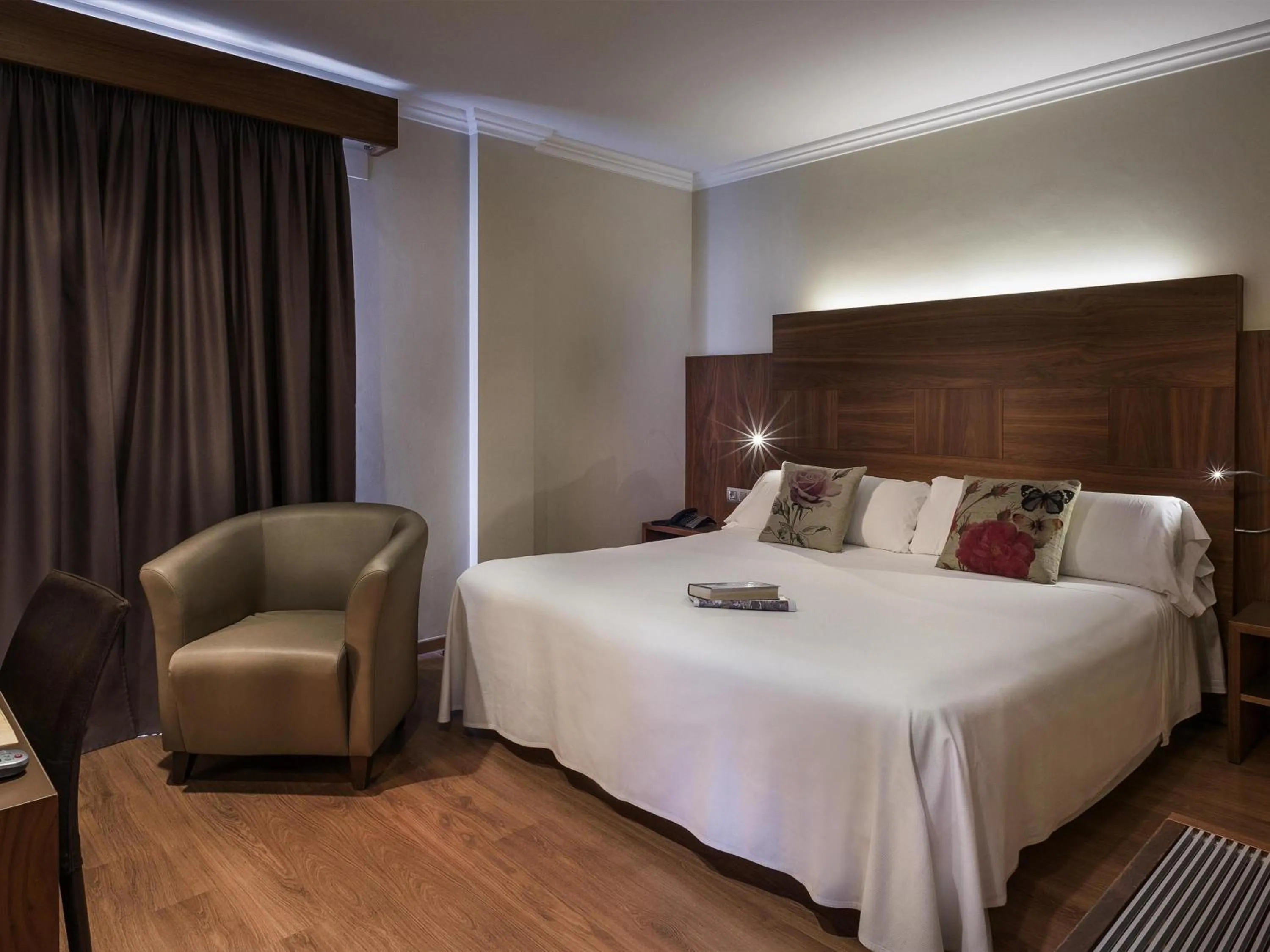 Bedroom, Bed in Ibis Styles Figueres Ronda