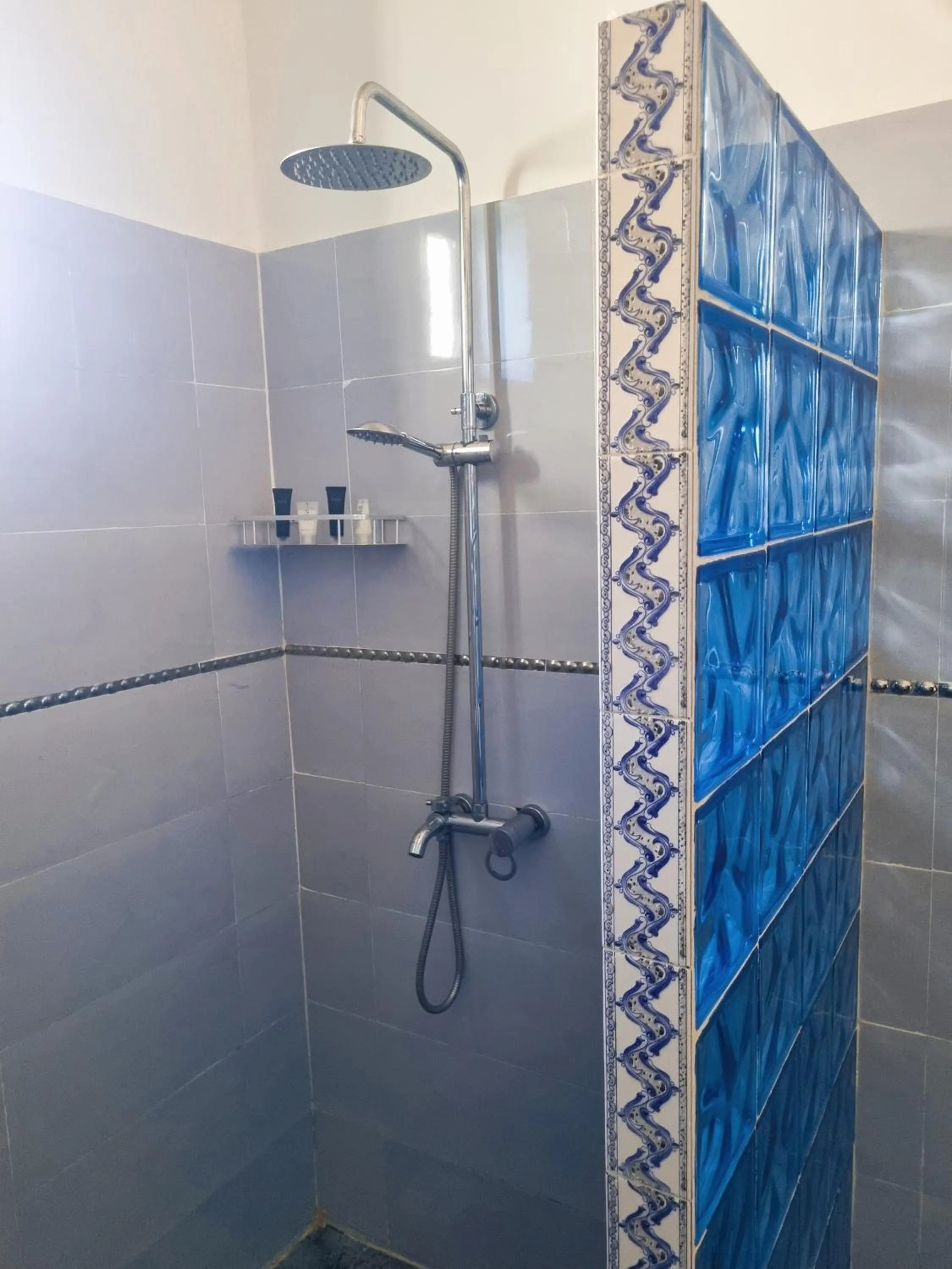 Shower in Pineapple House