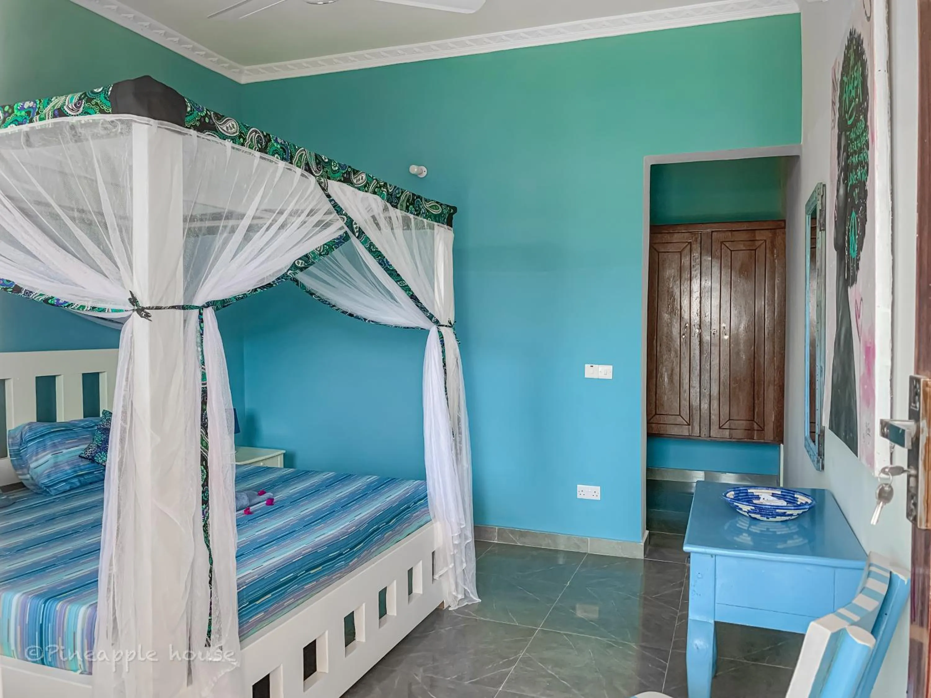 Photo of the whole room, Bed in Pineapple House