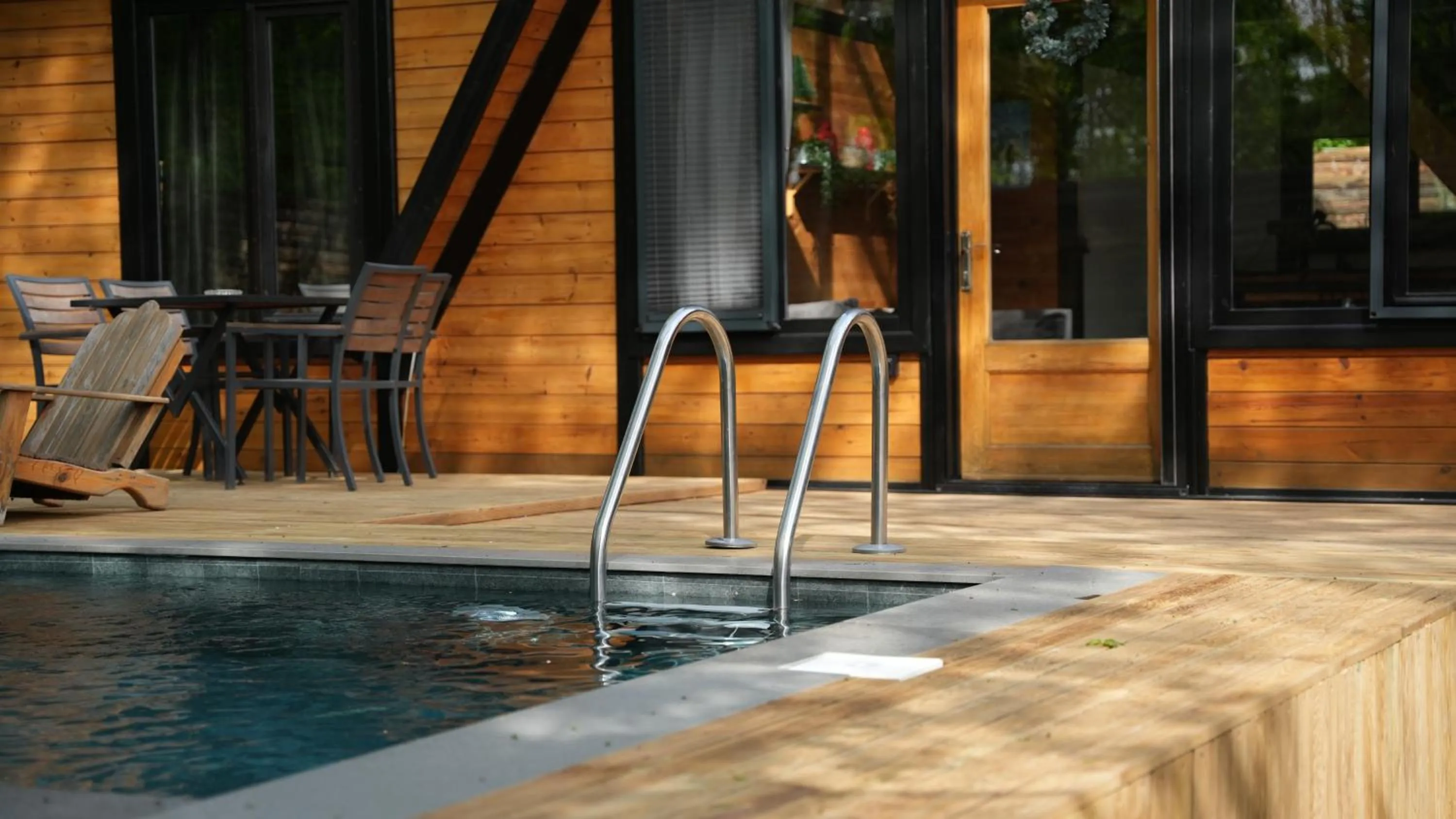 Pool view in Pentalow Cabin