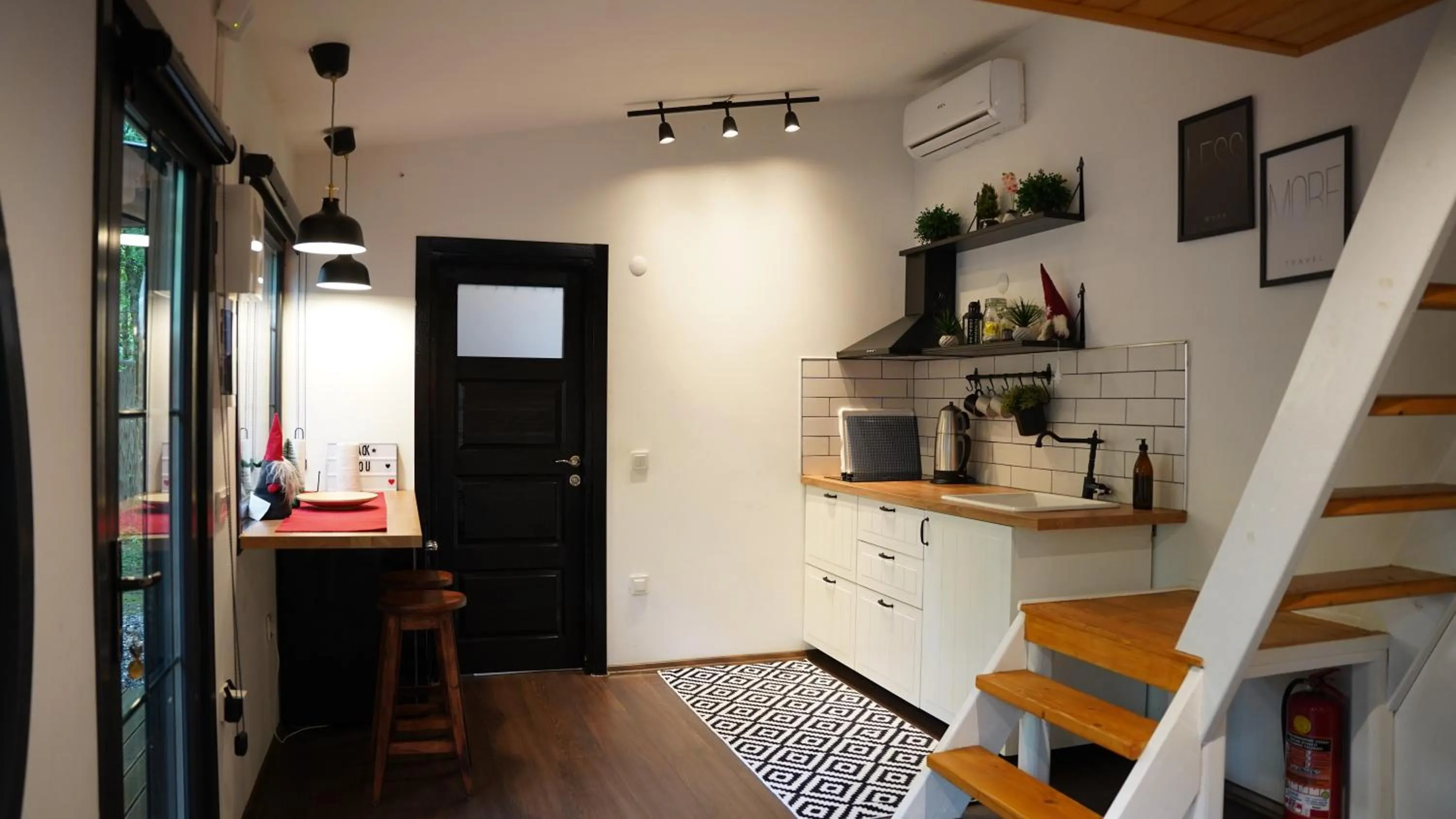 Kitchen or kitchenette in Pentalow Cabin