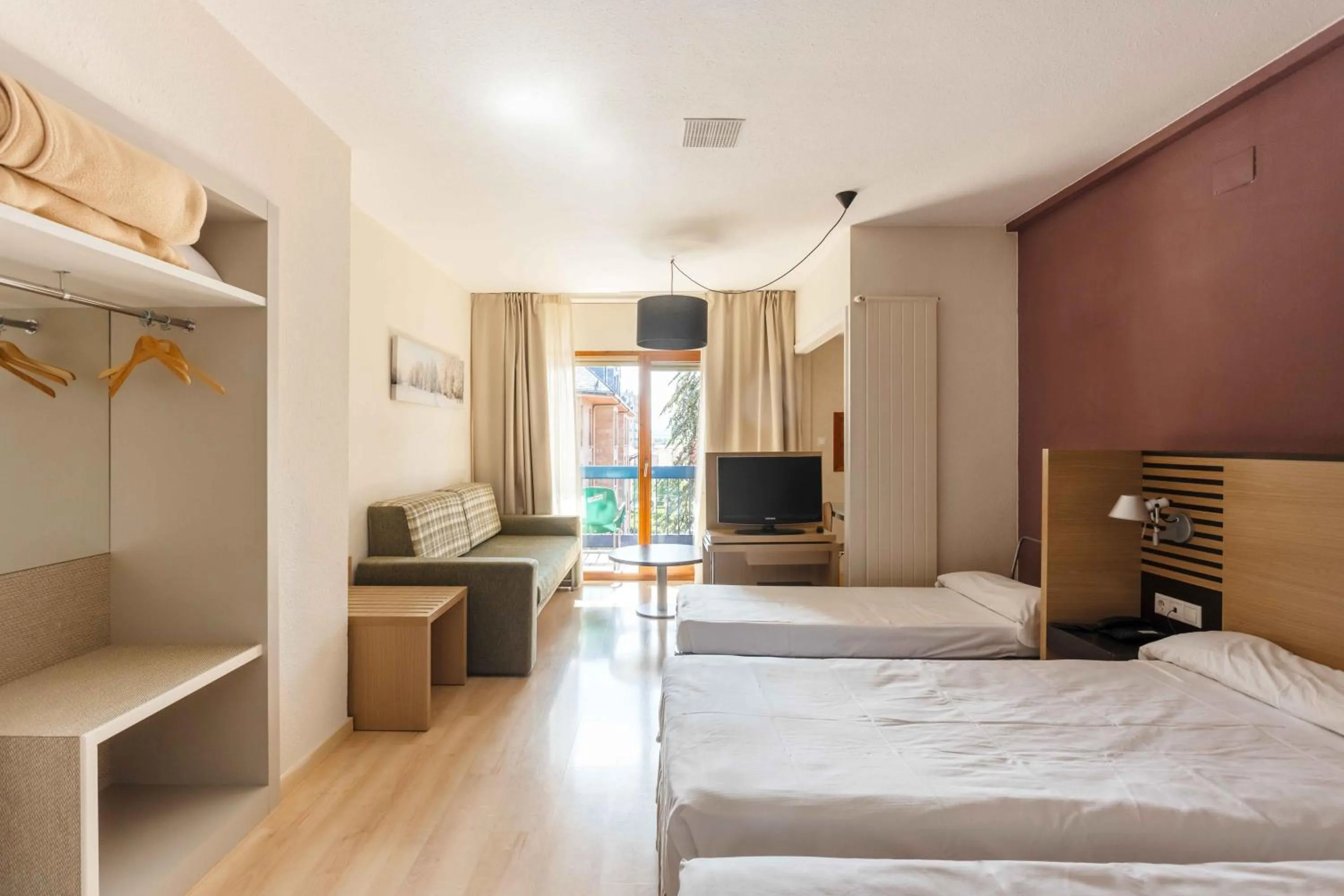 Bed in Oroel Hotel & SPA