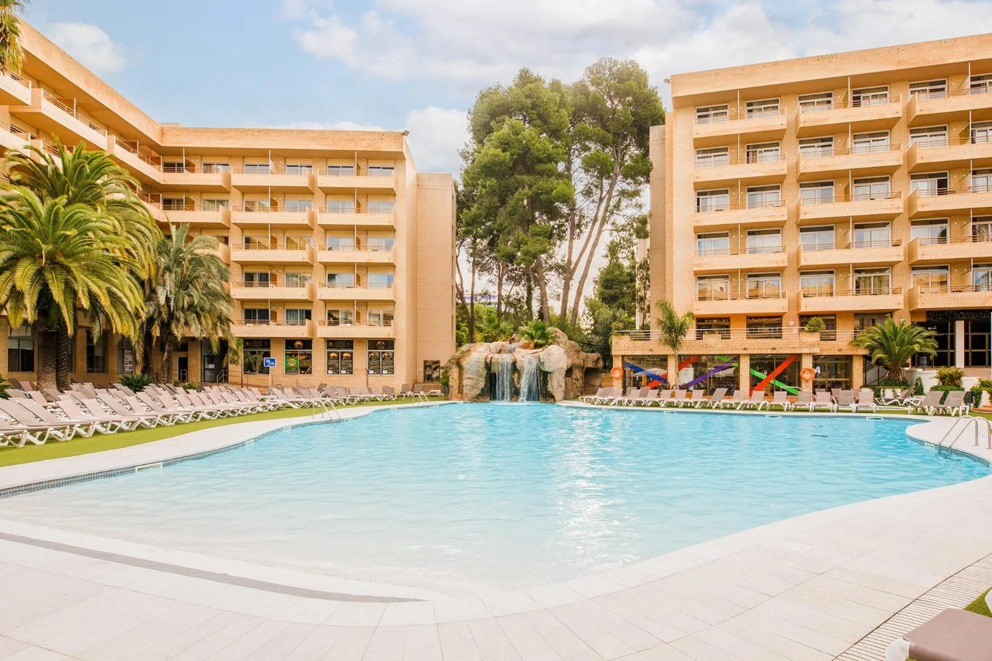 Swimming pool in Hotel Jaime I