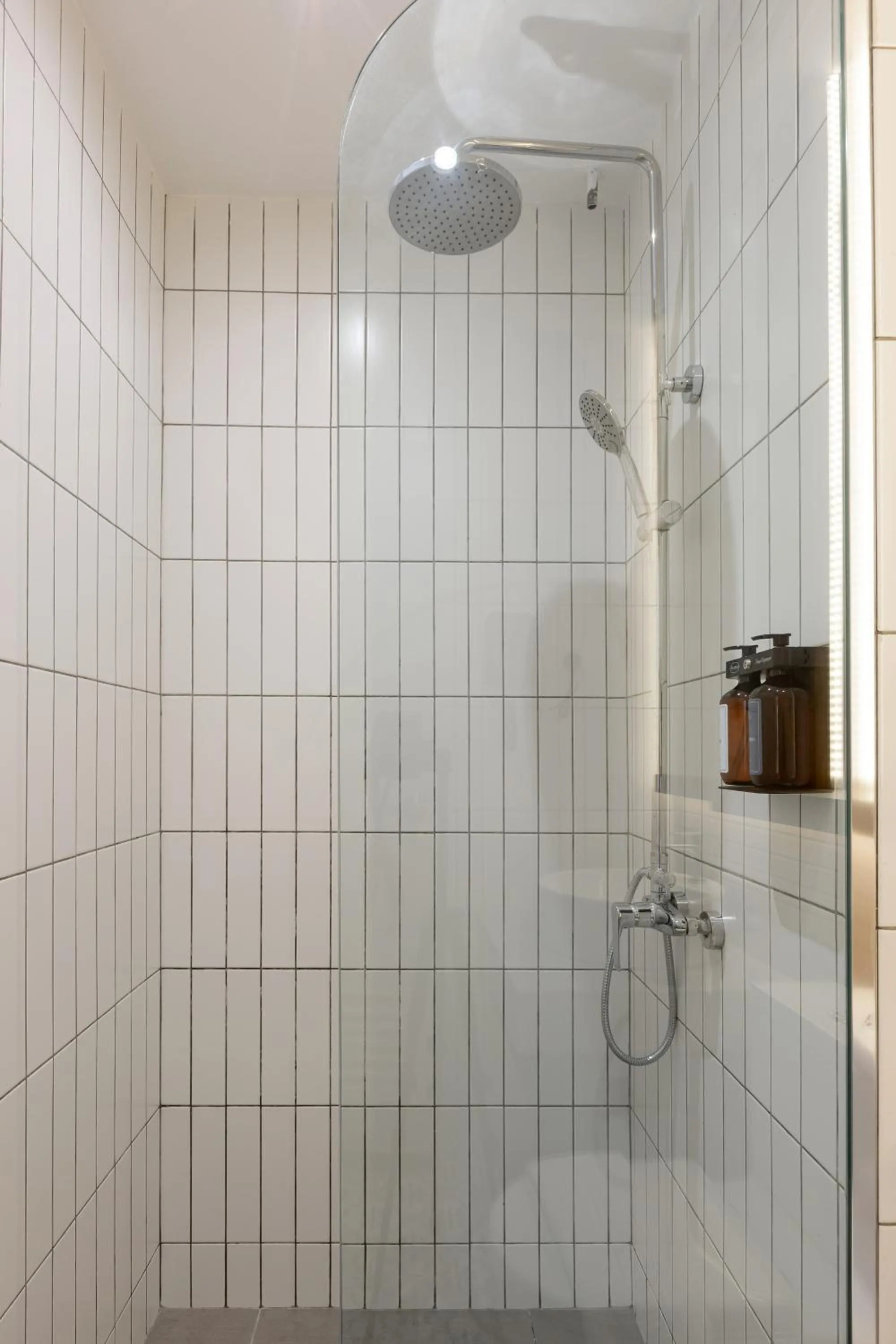 Bathroom in Wellesley Hotel