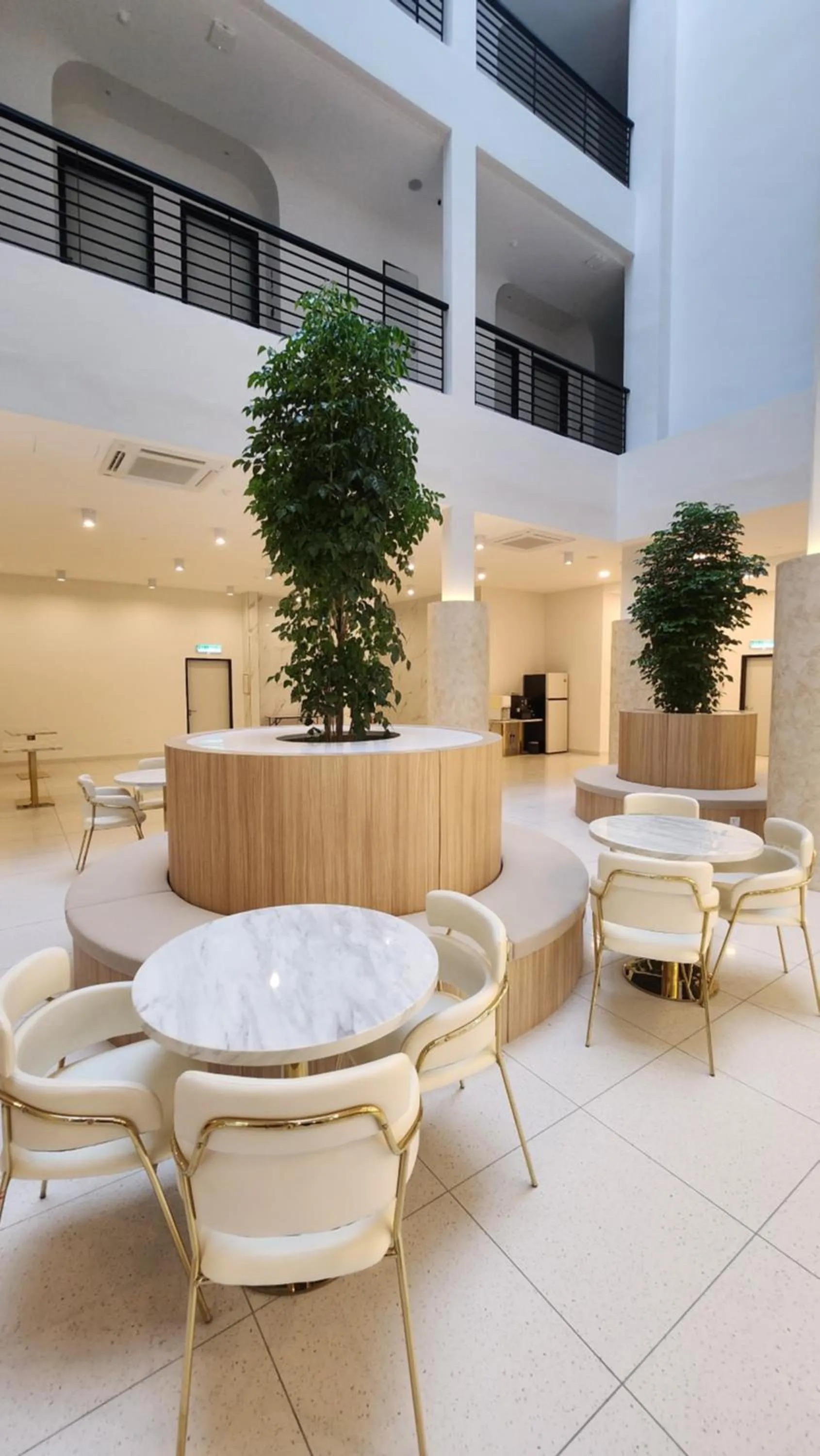 Lobby or reception in Wellesley Hotel