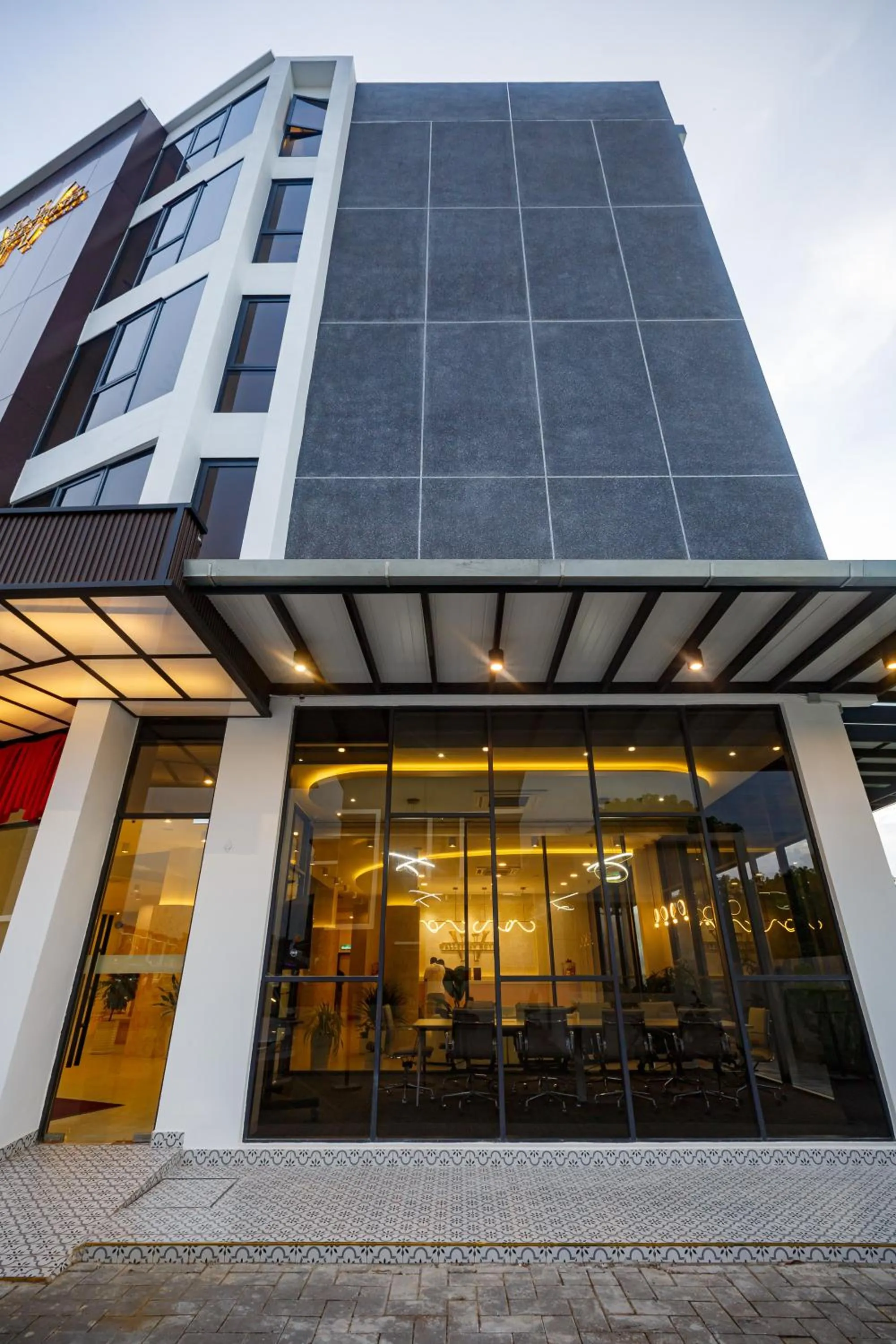 Property building in Wellesley Hotel