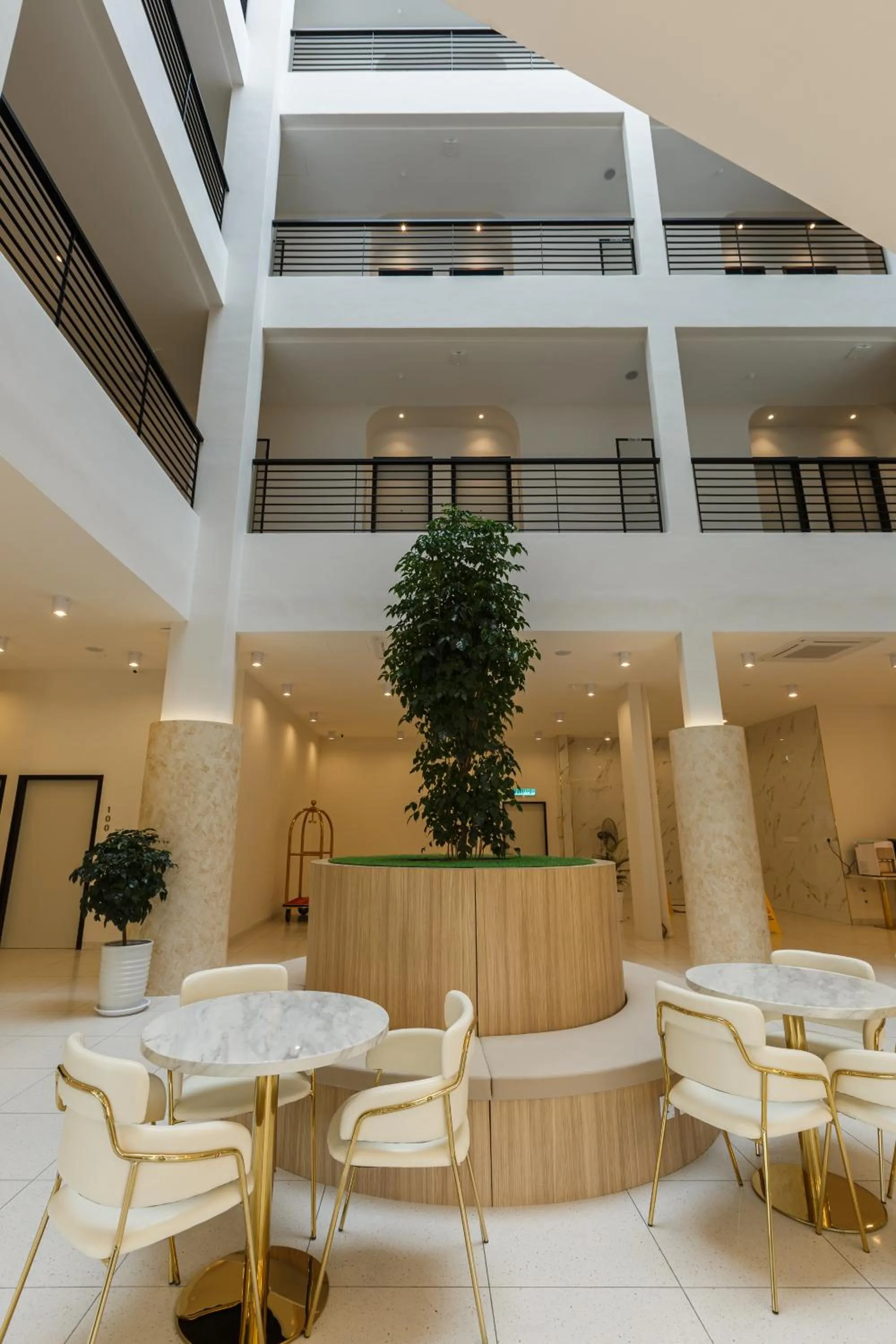 Lobby or reception in Wellesley Hotel