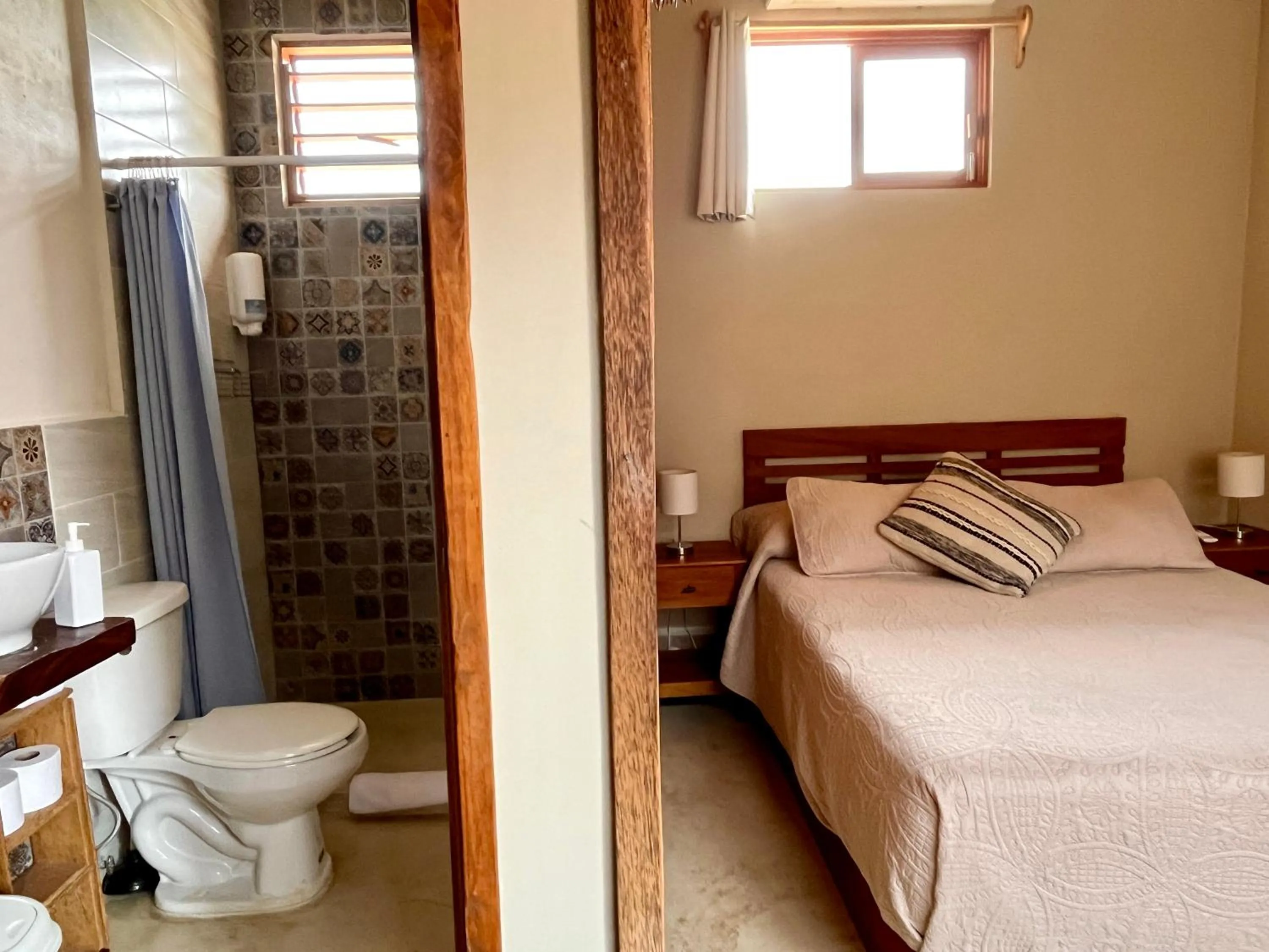 Toilet, Bed in Anicca Aldea