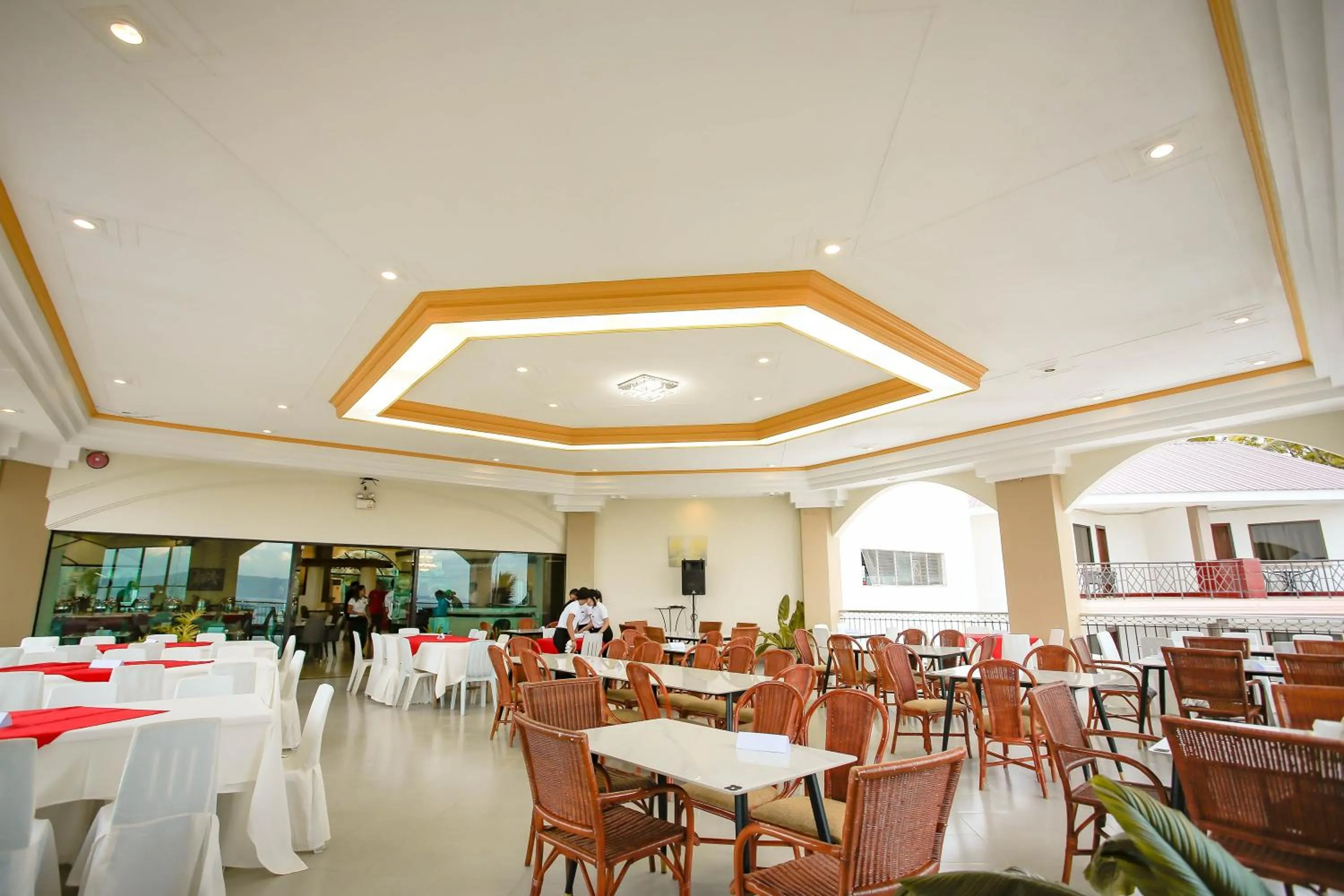 Restaurant/places to eat in Bohol Plaza Mountain Resort and Restaurant